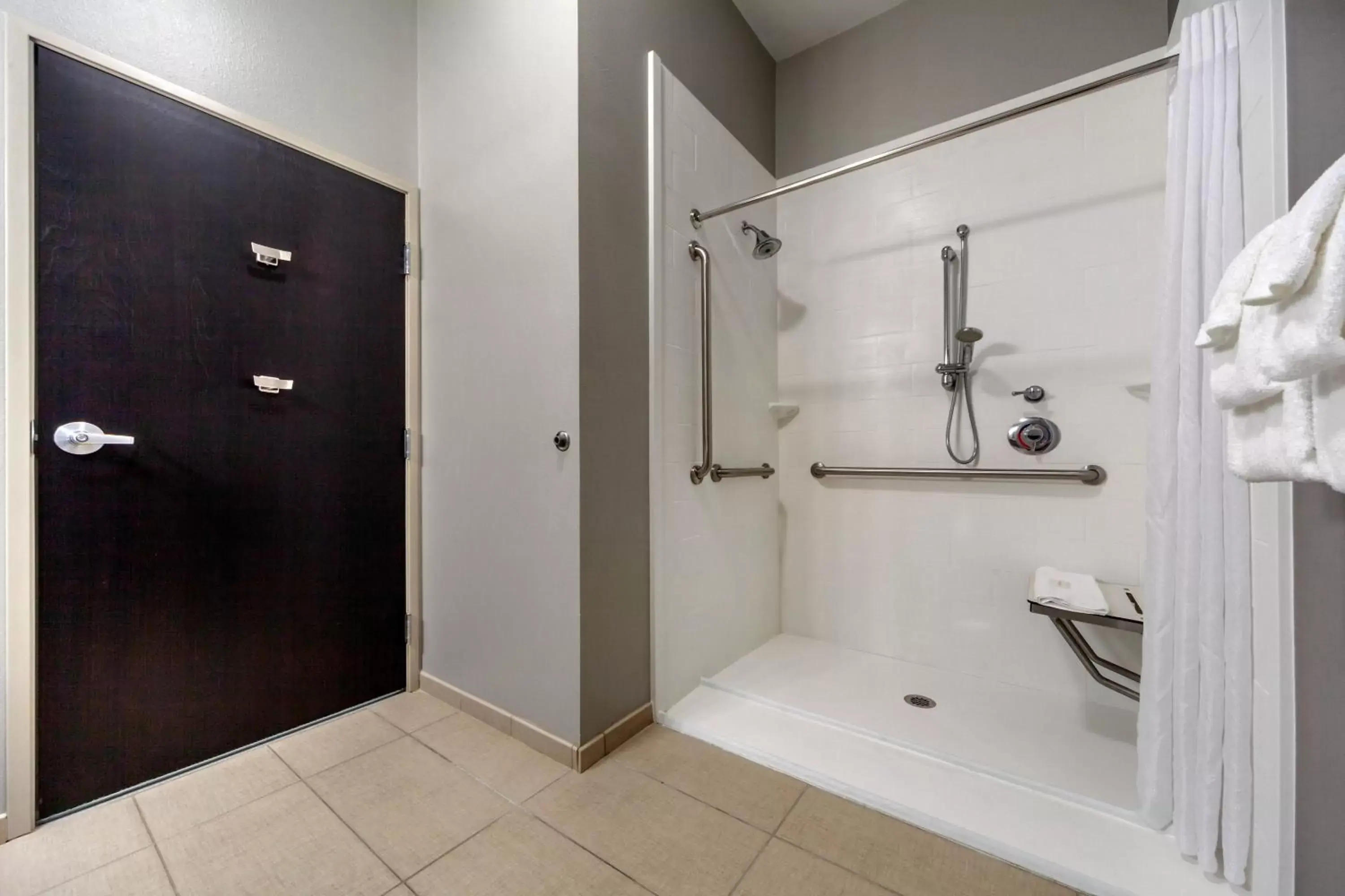 Bathroom in MainStay Suites Lincoln University Area