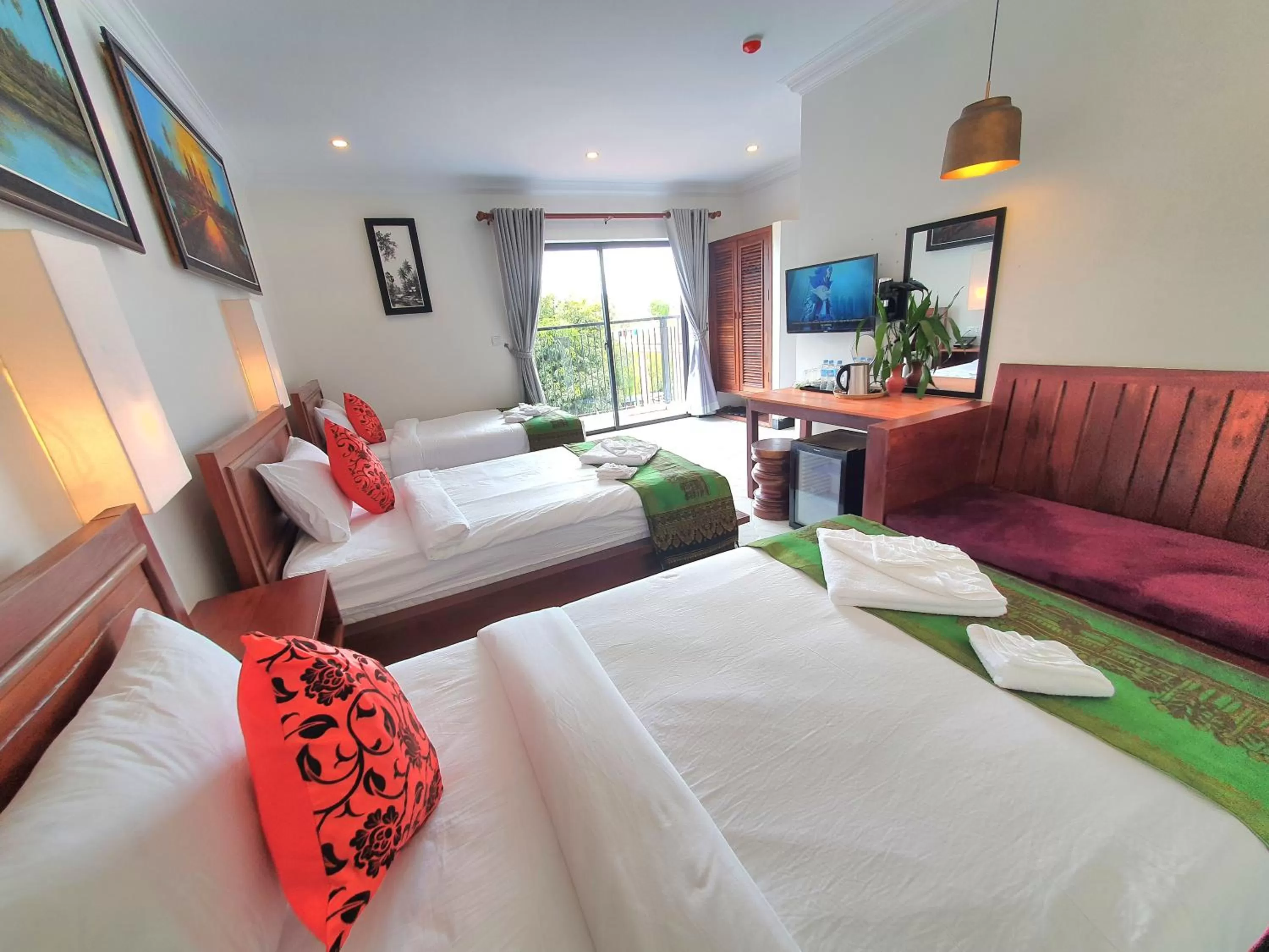 Bed in Long Night Siem Reap Hotel