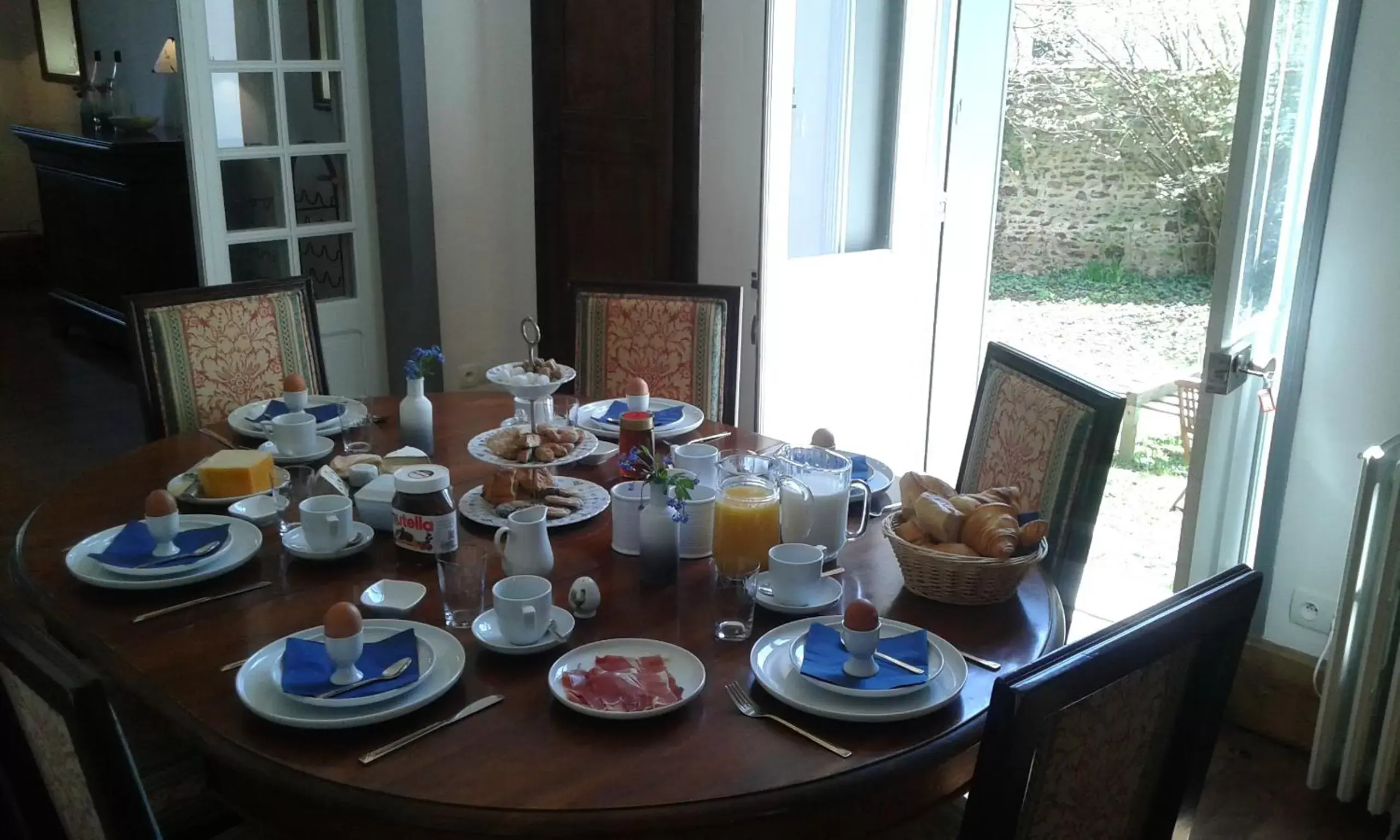 Continental breakfast in La Sauldre