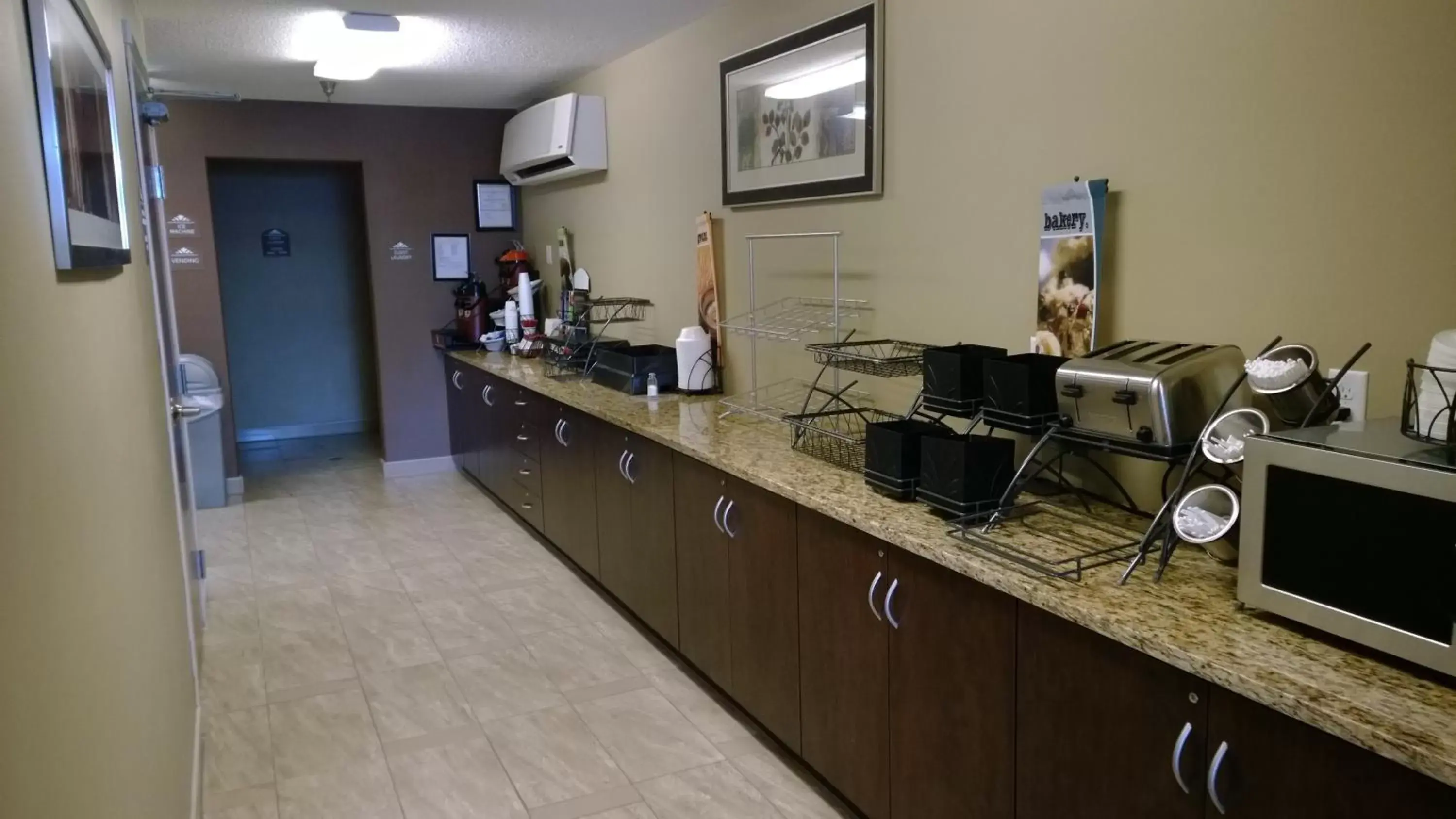 Restaurant/places to eat, Kitchen/Kitchenette in Marion Inn