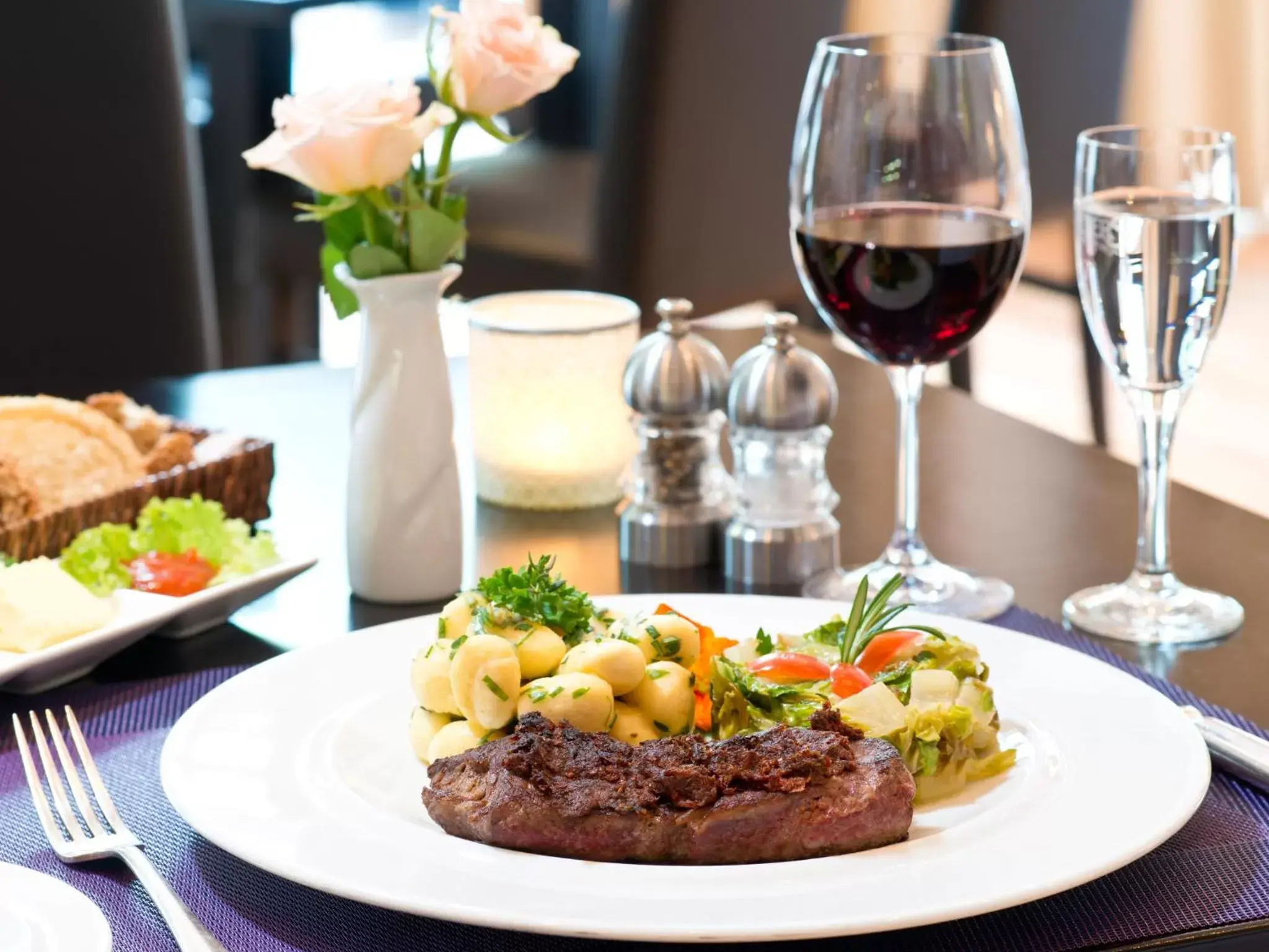 Food and drinks, Lunch and Dinner in ACHAT Hotel Buchholz Hamburg