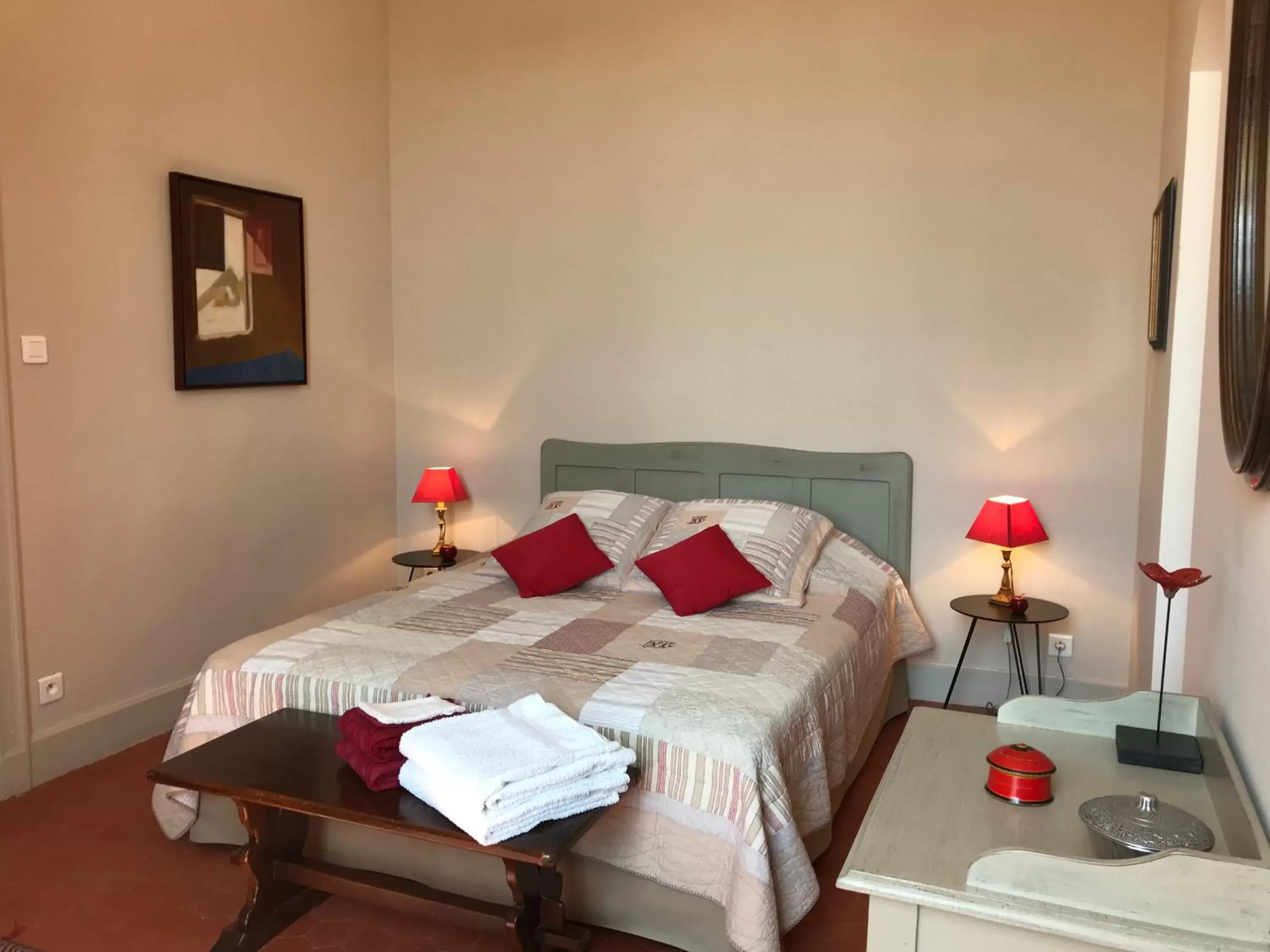 Bedroom, Bed in Couleurs De Camargue