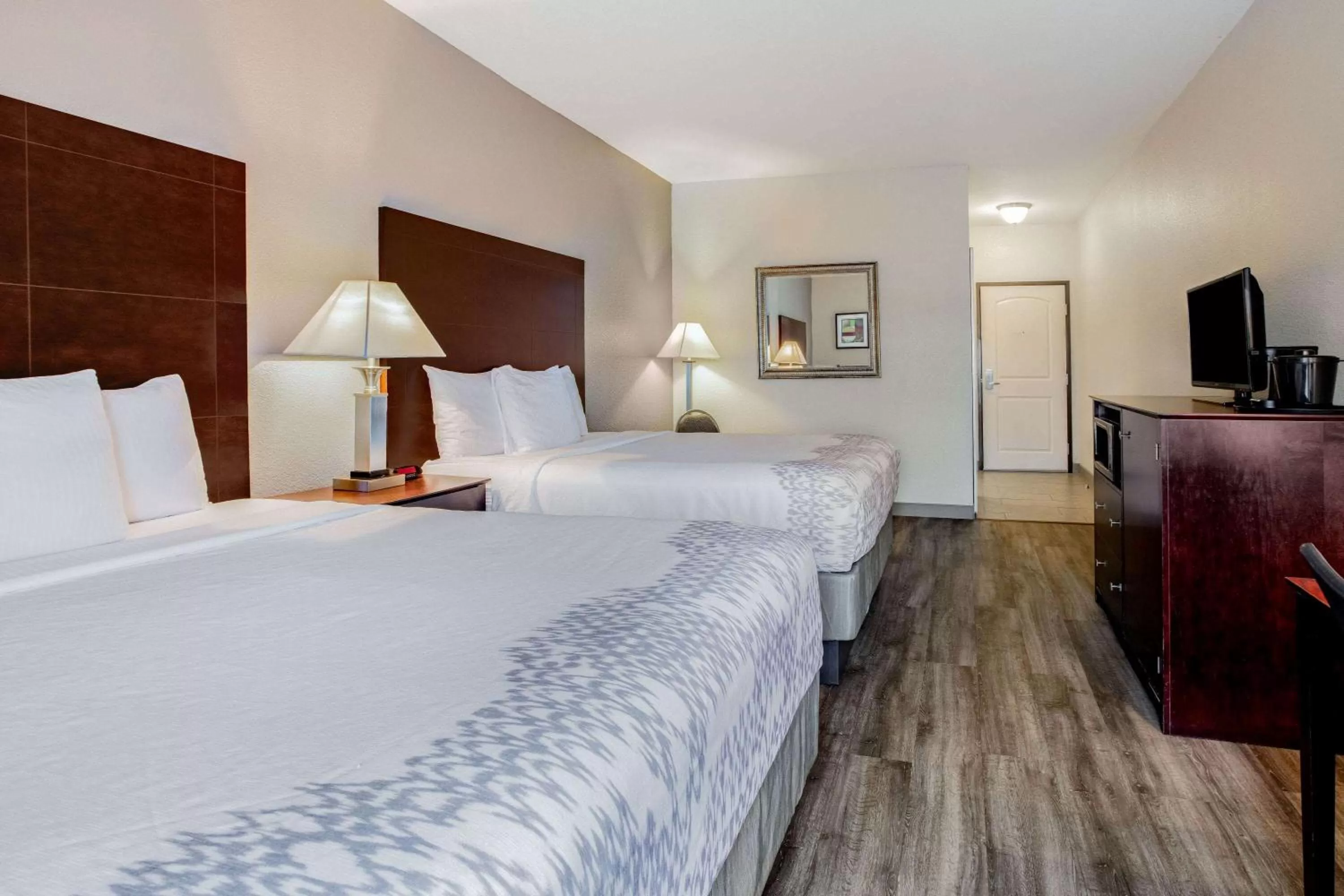 Photo of the whole room, Bed in La Quinta by Wyndham McKinney