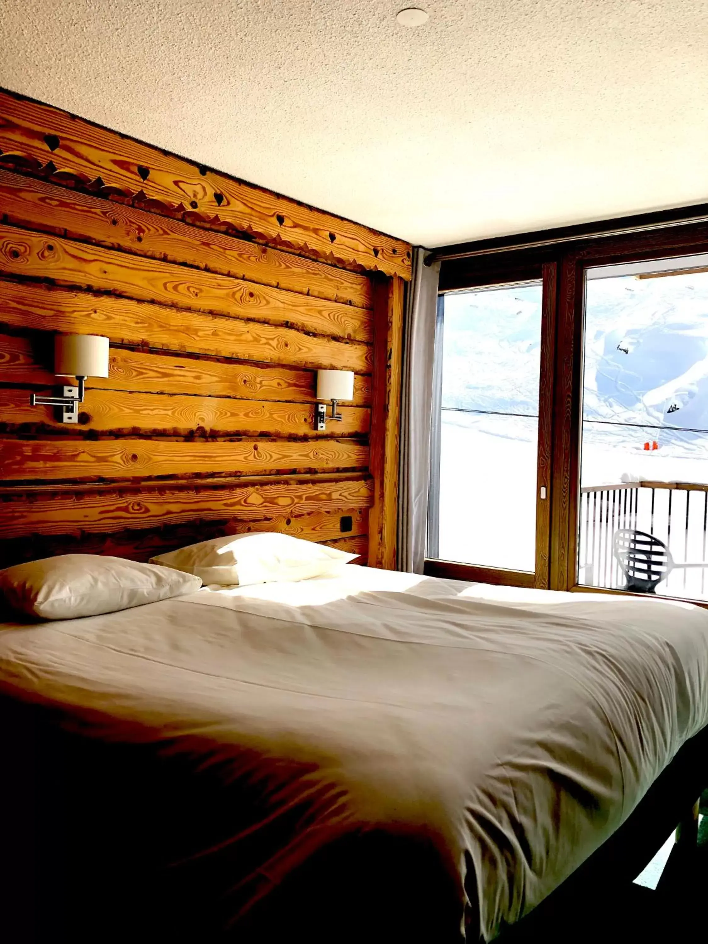 Bed in Alberta Hotel & Spa