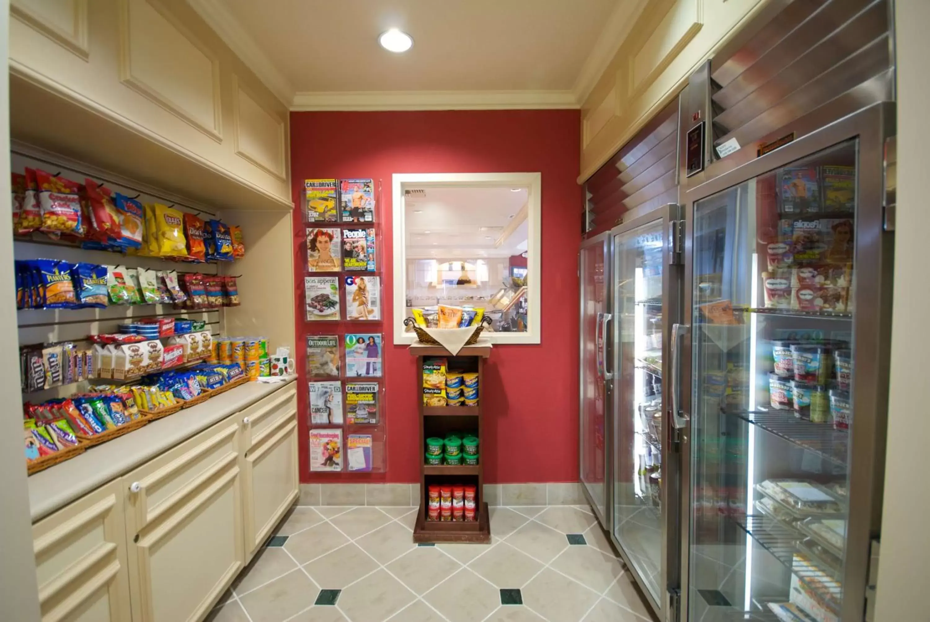 Dining area, Supermarket/Shops in Hilton Garden Inn Roseville