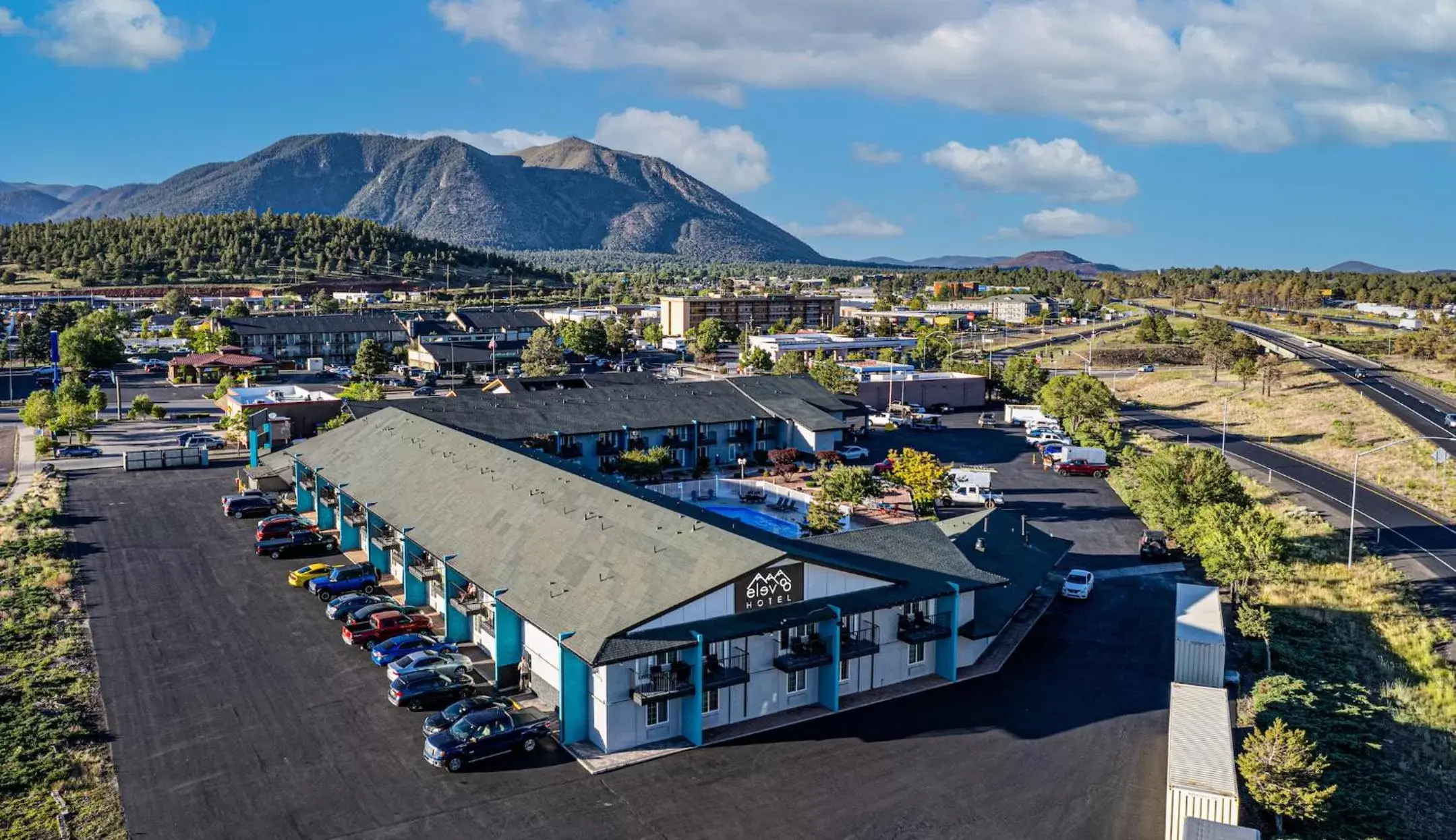 Property building, Bird's-eye View in Hotel Elev8 Flagstaff I-40 Exit 198 Butler Ave