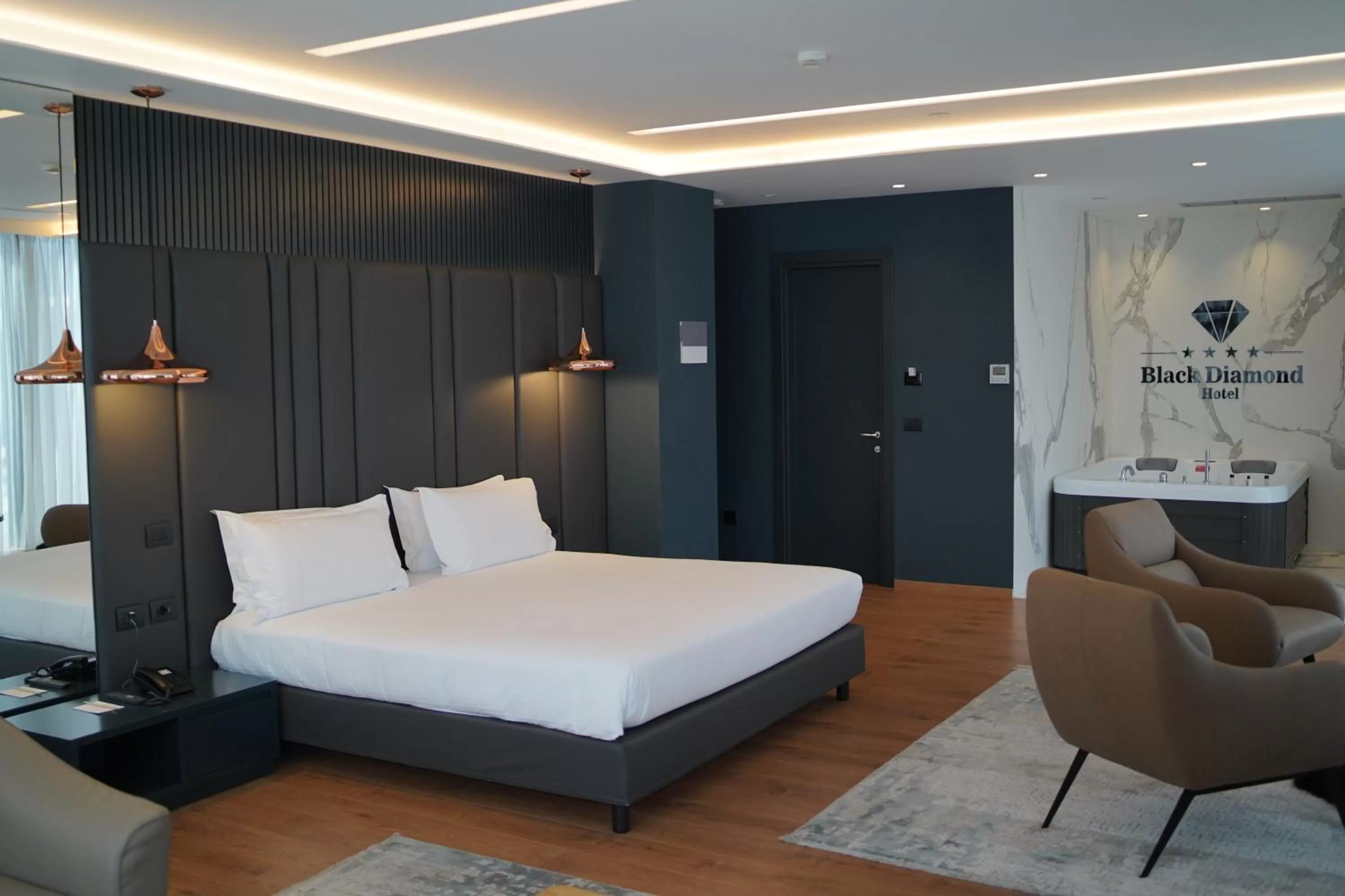 Bedroom, Bed in Black Diamond Hotel