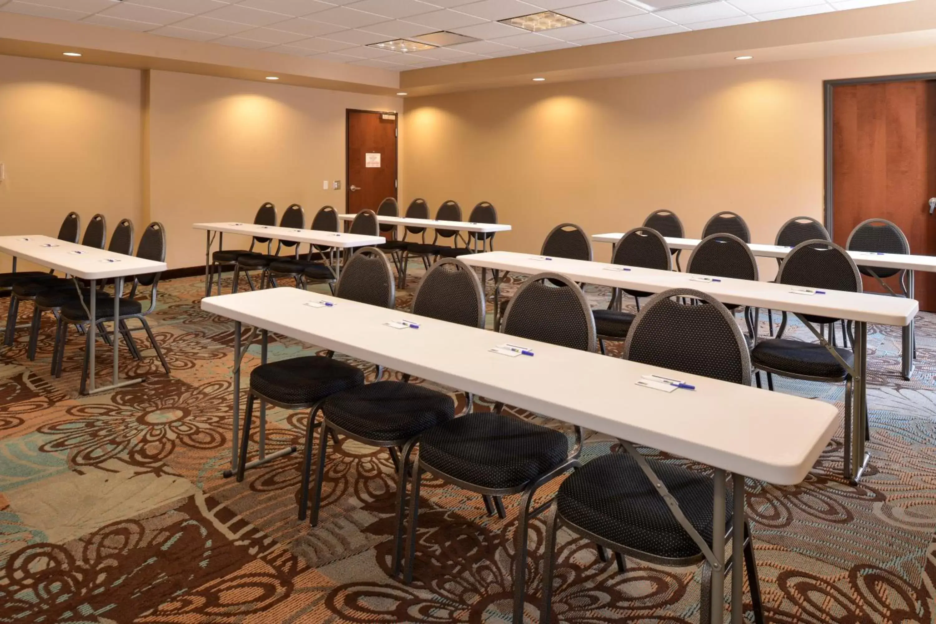 Meeting/conference room in Holiday Inn Express & Suites Globe, an IHG Hotel