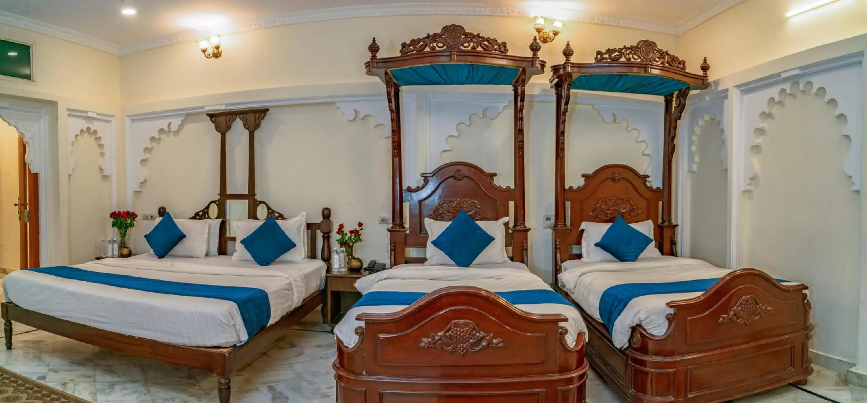 Bed in Swaroop Vilas - Lake Facing Boutique Hotel