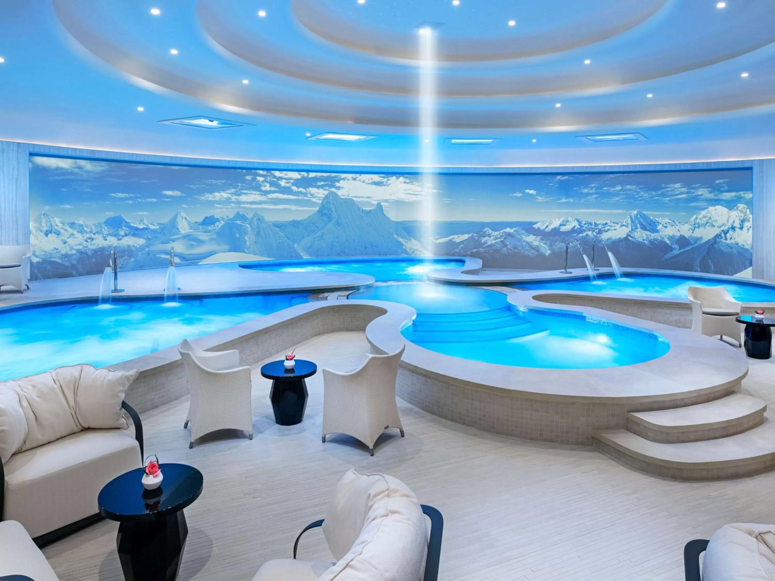 Pool view in Las Vegas Hilton At Resorts World