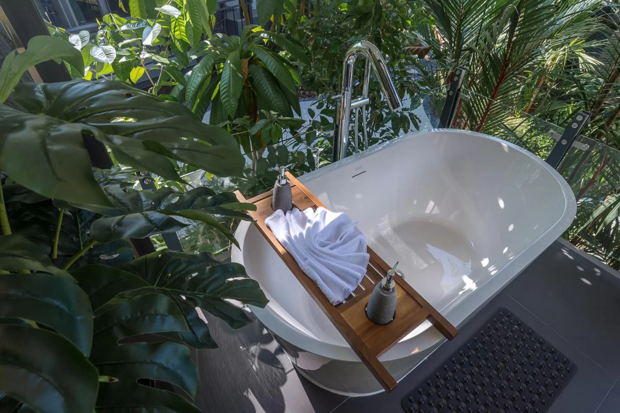 Open Air Bath in Loy Chalet
