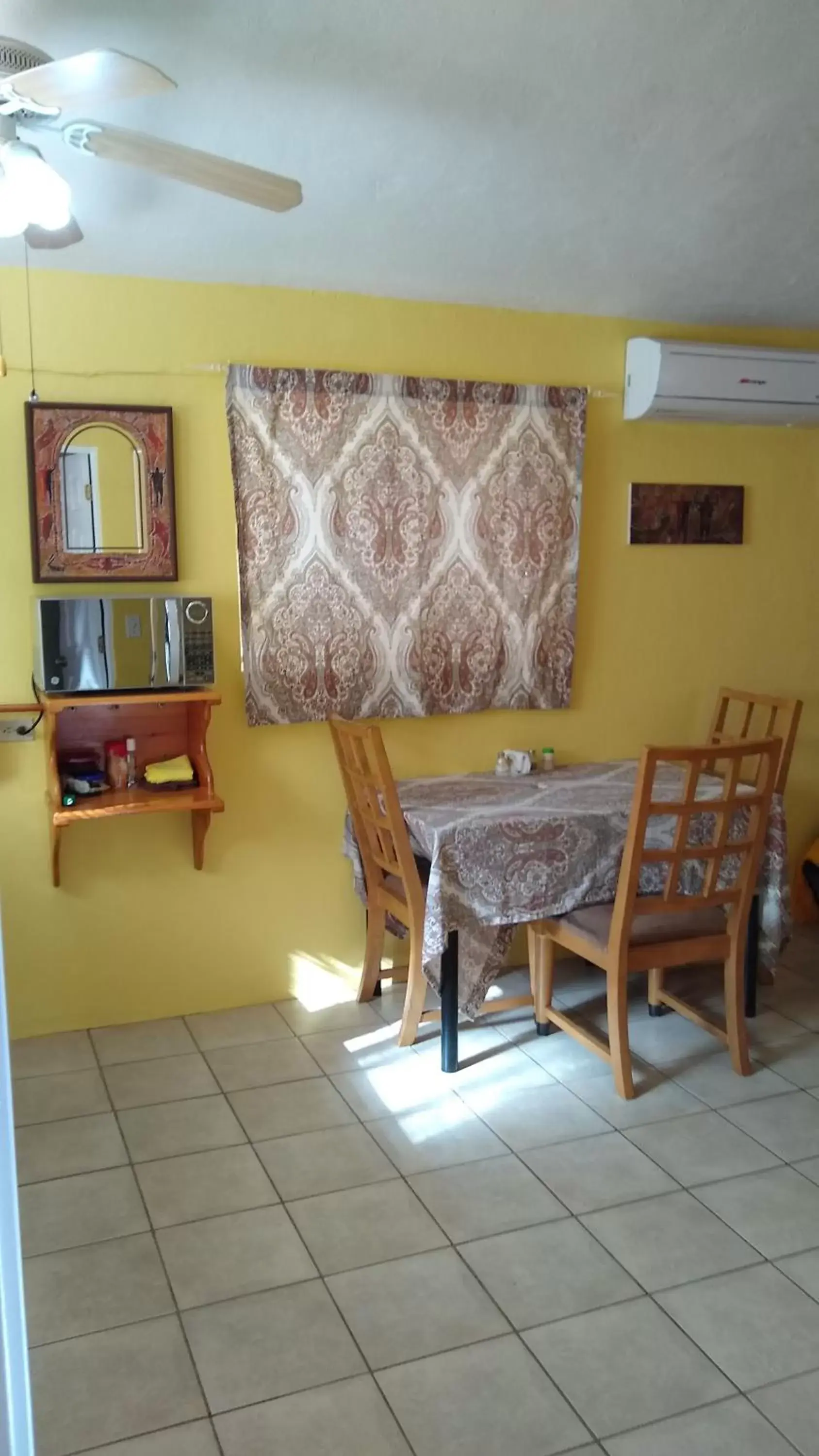 Dining area in Coco Cabanas Loreto