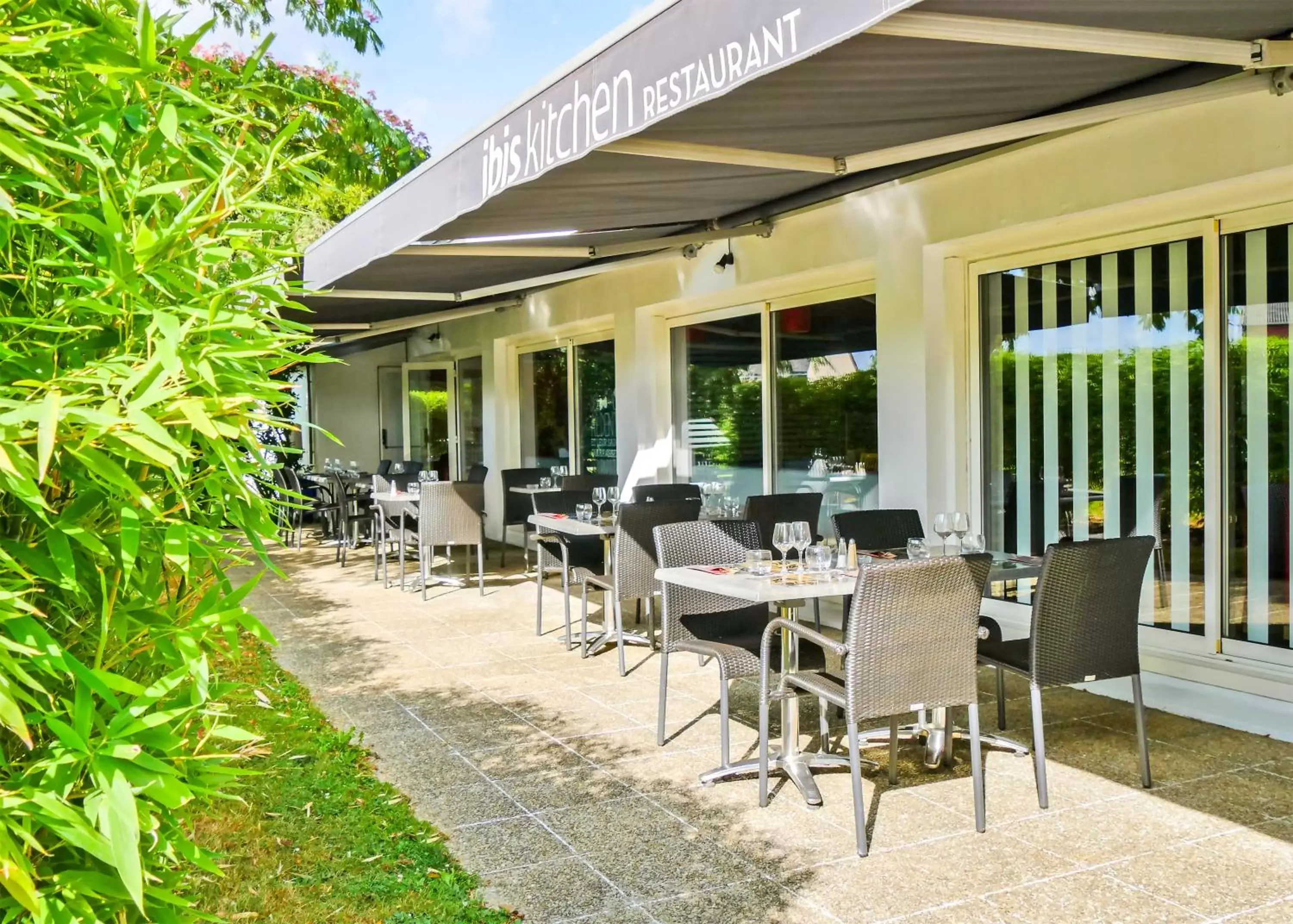 Balcony/Terrace, Restaurant/Places to Eat in ibis Laval Le Relais D'Armor