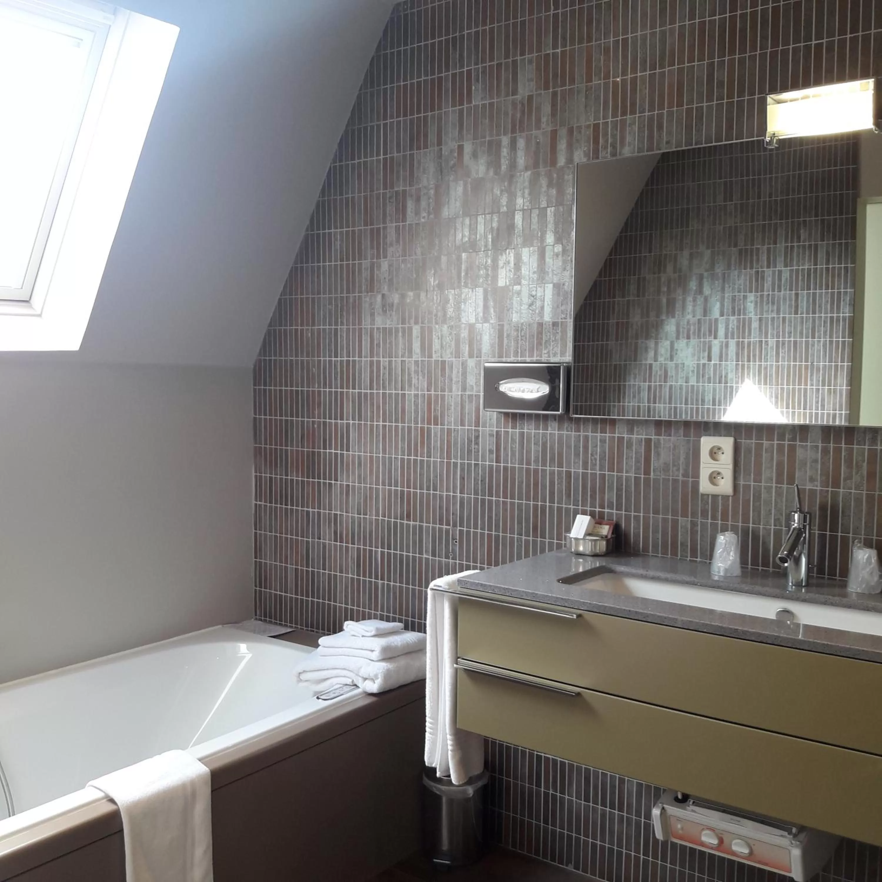 Bathroom in Hotel Recour