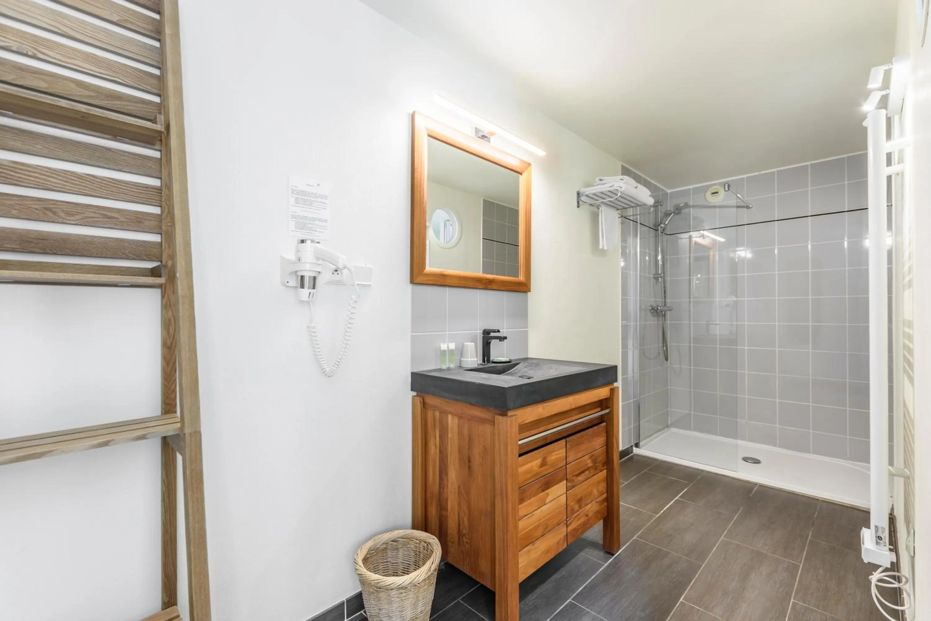 Bathroom in Hotel Le Clos Fleuri