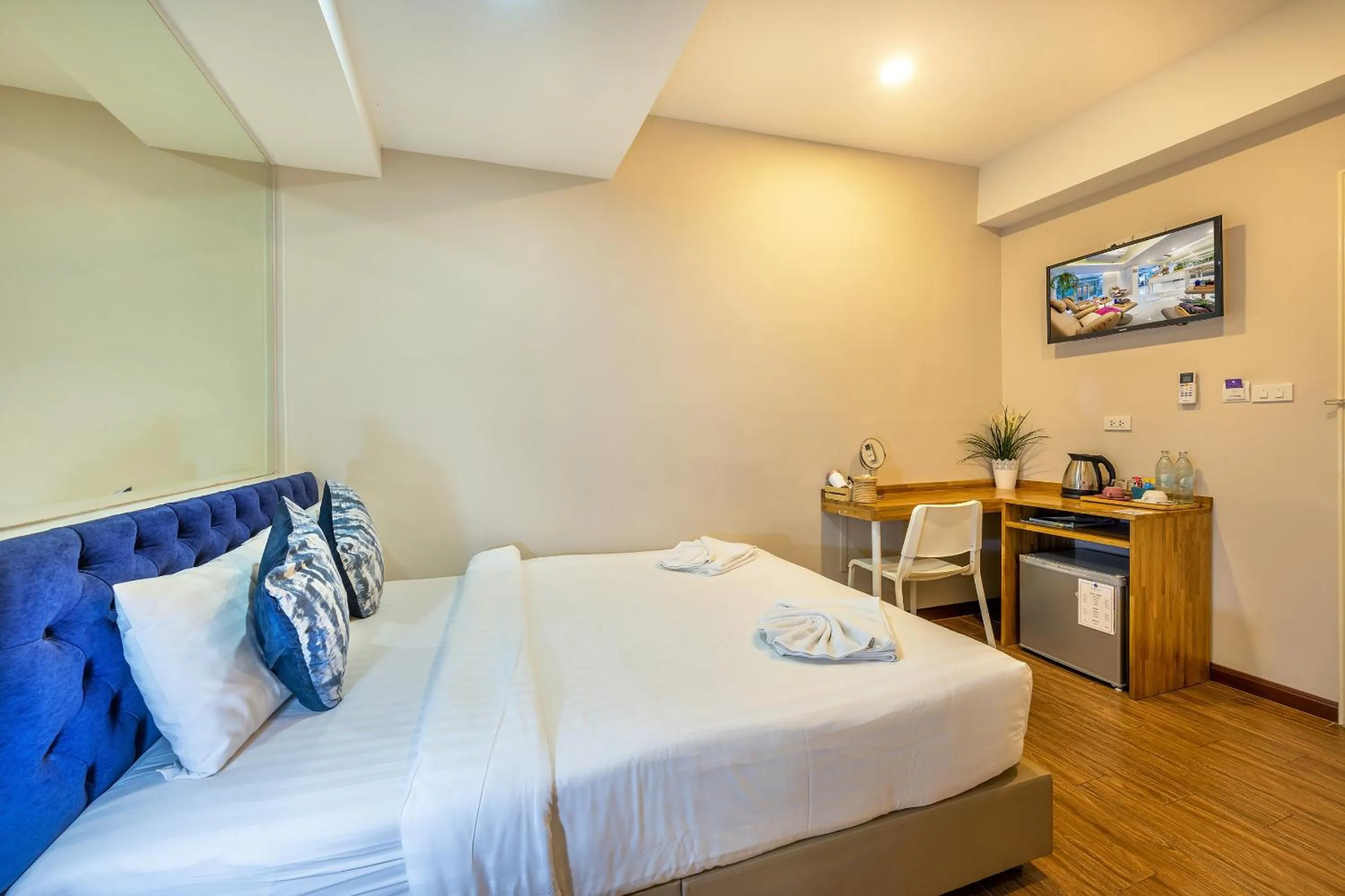 Bedroom, Bed in De Lavender Bangkok Hotel