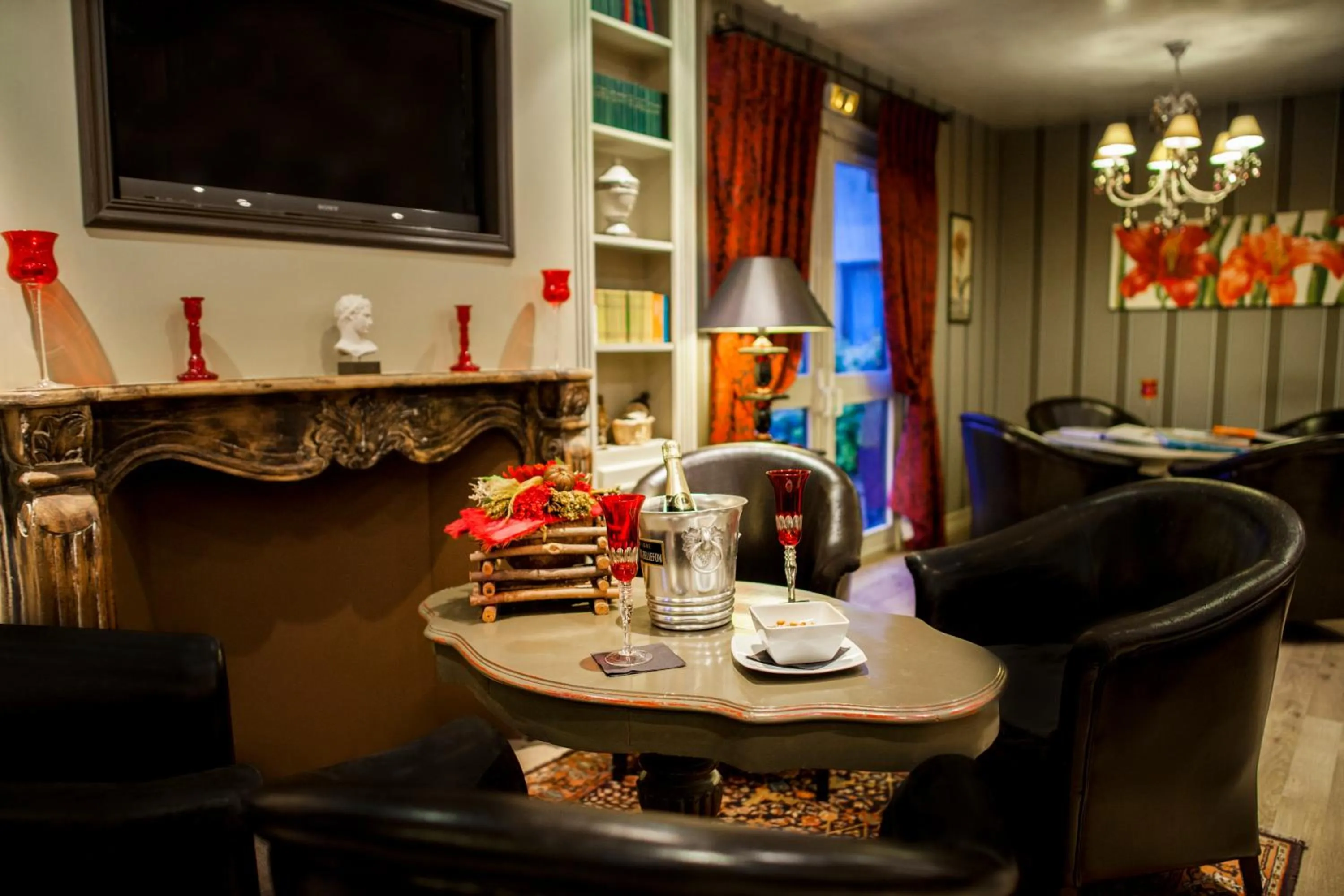 Library in The Originals City, Le Cottage Hôtel, Bruay-la-Buissière