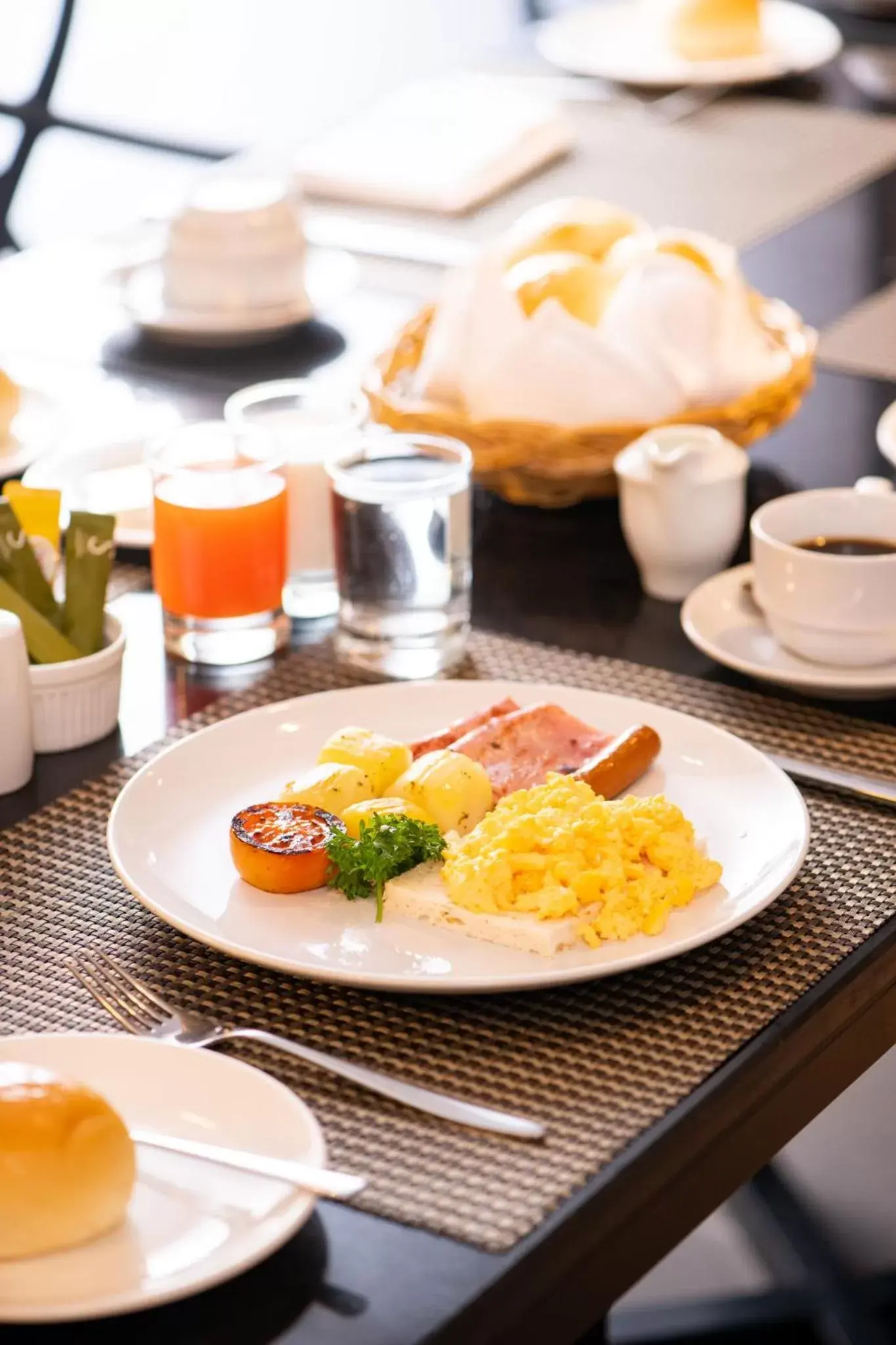 Restaurant/places to eat in S Ratchada Leisure Hotel - SHA PLUS Restaurant/places to eat in S Ratchada Leisure Hotel - SHA PLUS