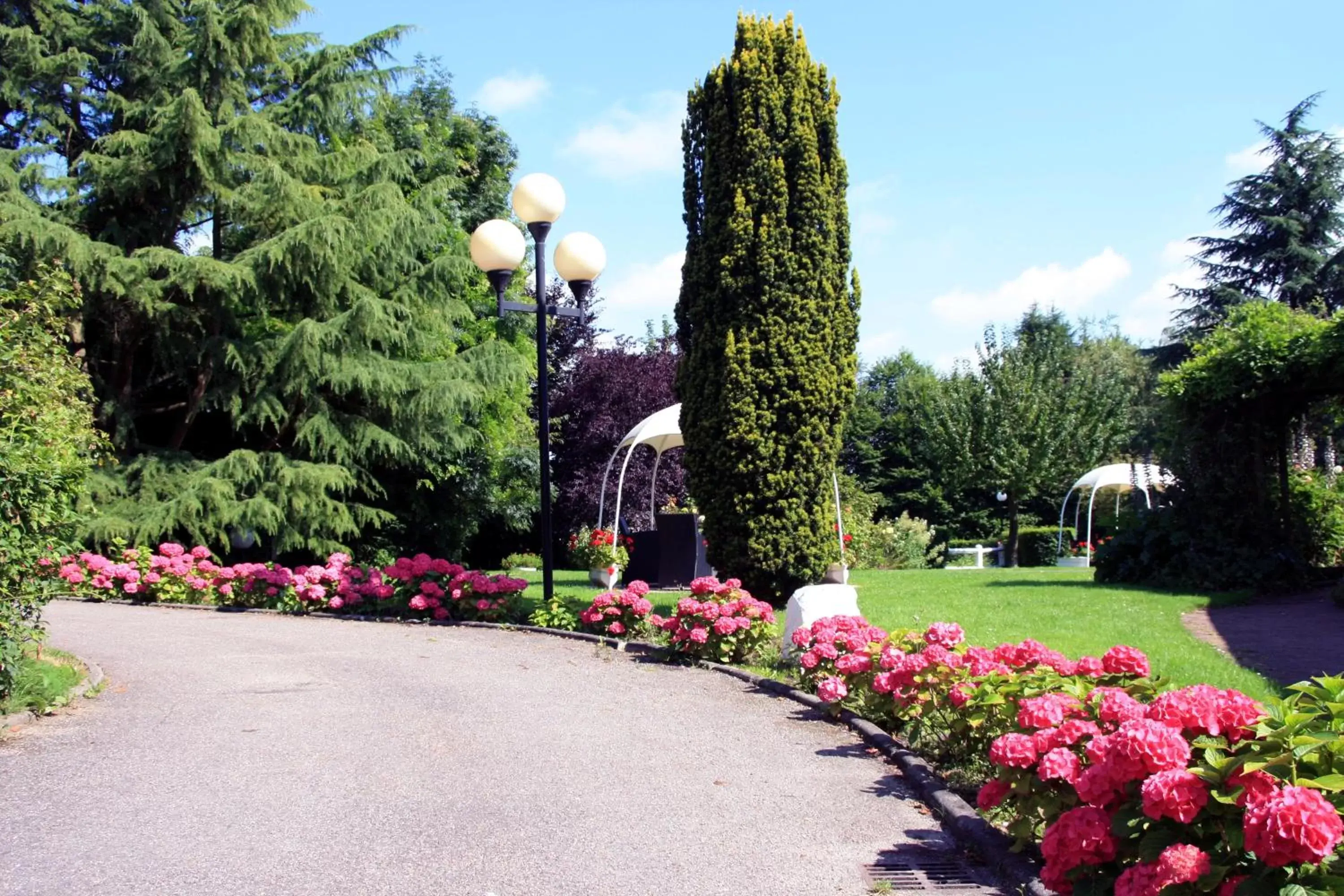 Garden in La Berteliere, The Originals Relais (Qualys-Hotel)