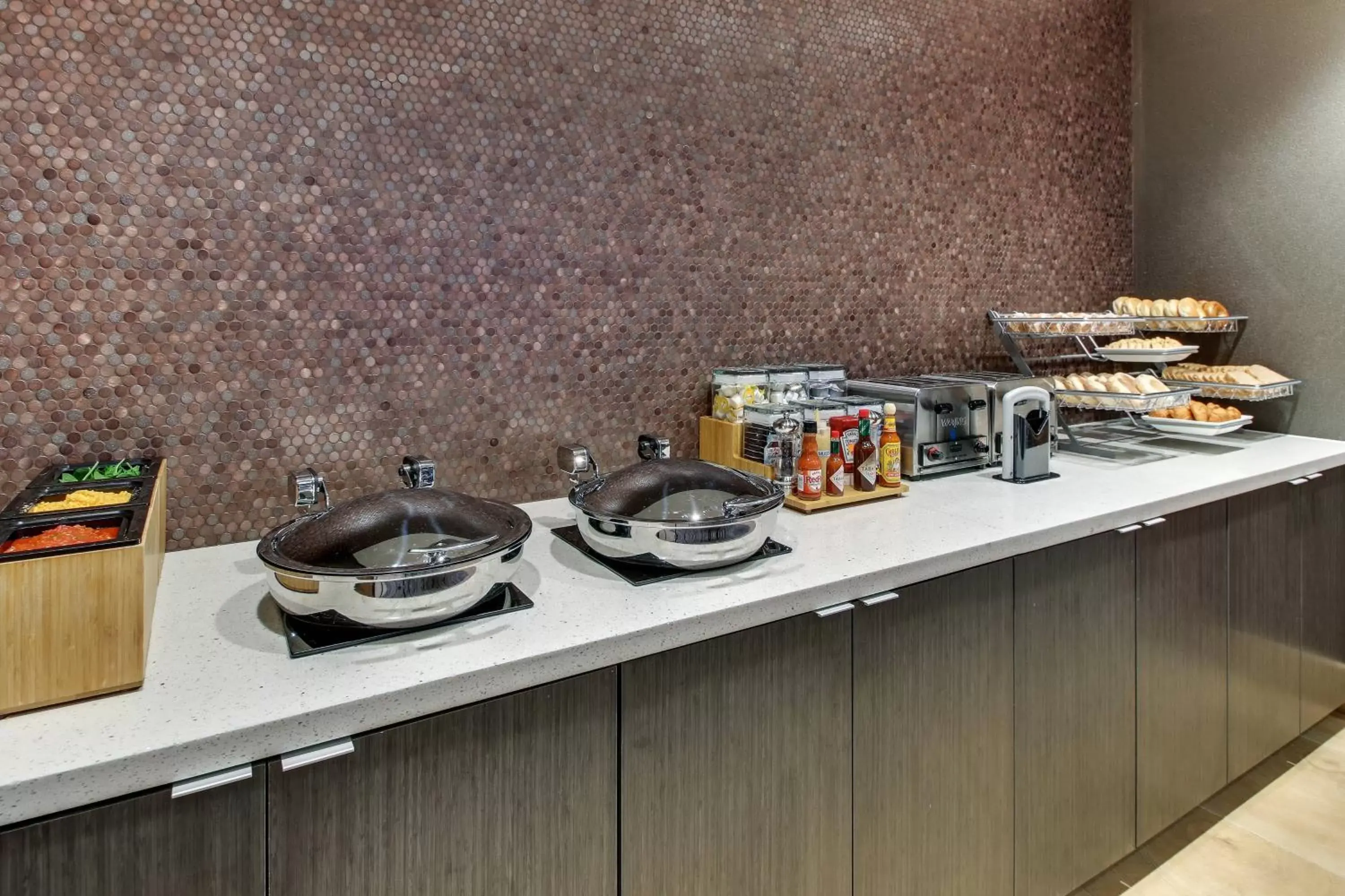 Breakfast, Kitchen/Kitchenette in SpringHill Suites by Marriott Montgomery Downtown