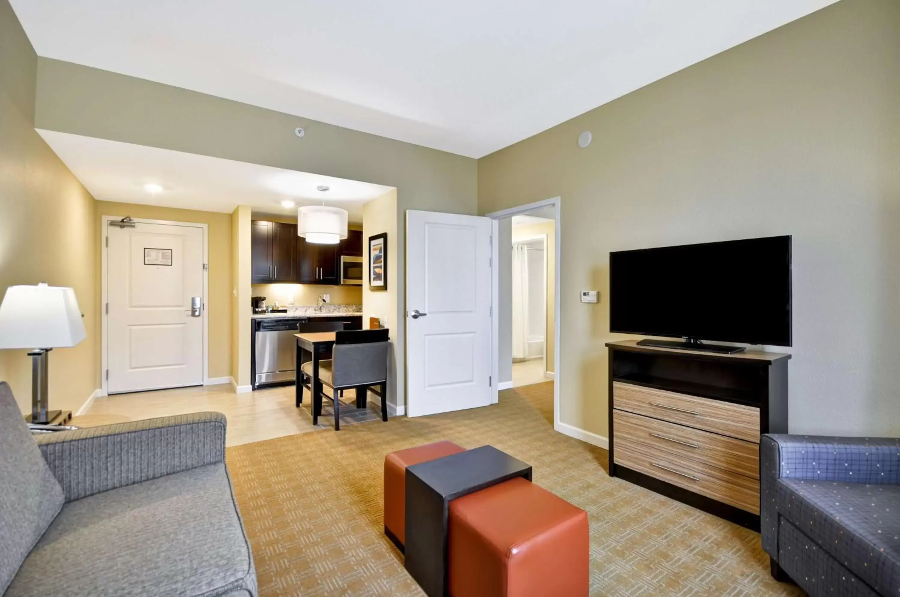 Bedroom, TV/Entertainment Center in Homewood Suites By Hilton Augusta Gordon Highway