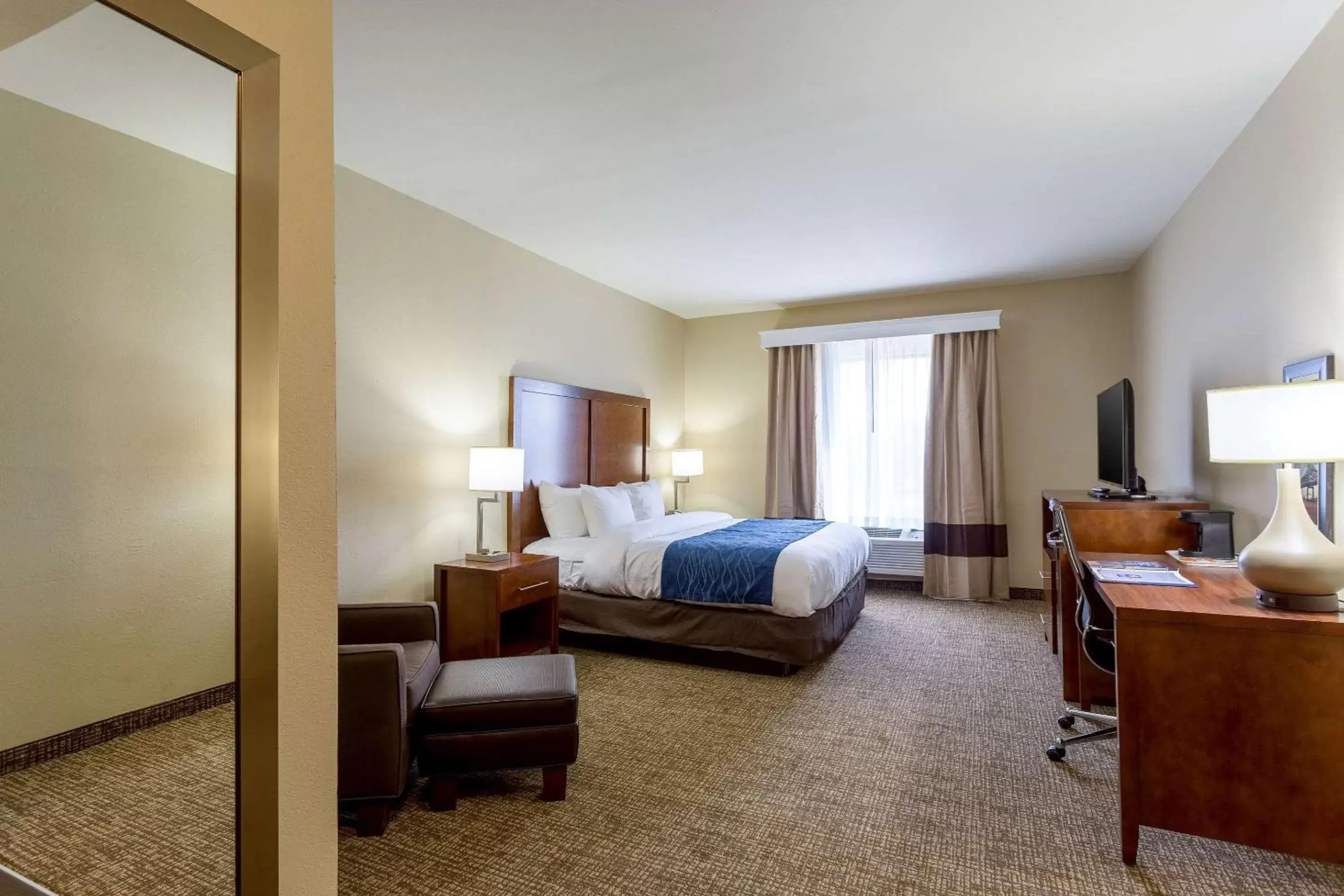 Photo of the whole room in Comfort Inn & Suites Baton Rouge Airport