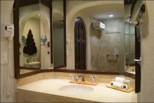 Bathroom in GR Caribe Deluxe By Solaris All Inclusive