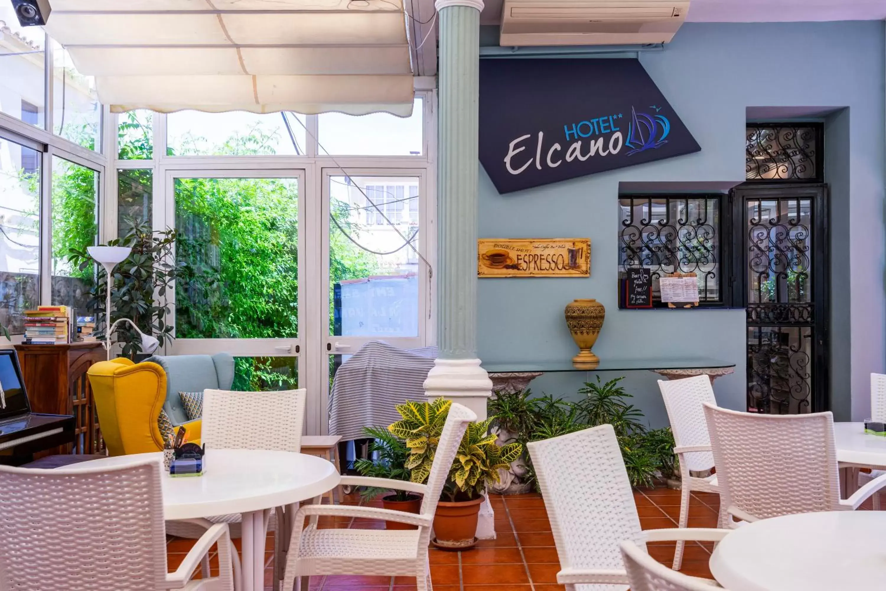 Communal lounge/ TV room, Restaurant/Places to Eat in Elcano