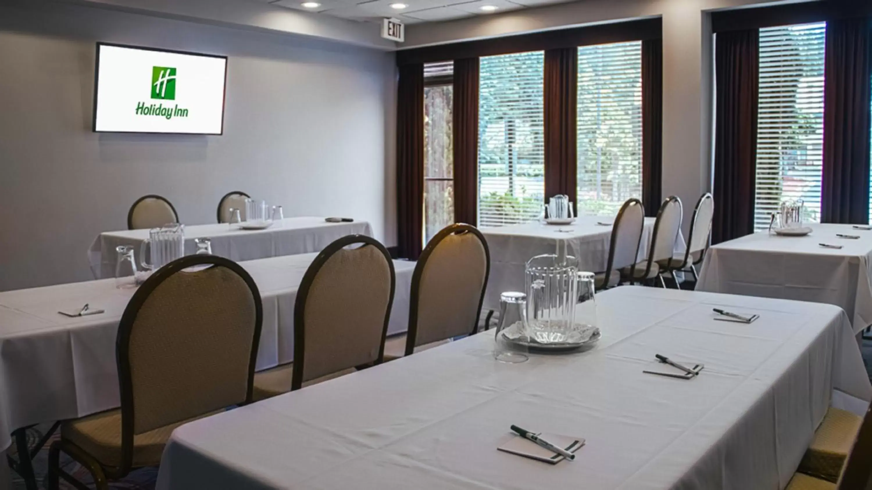 Meeting/conference room, Restaurant/Places to Eat in Holiday Inn Hotel Atlanta-Northlake, a Full Service Hotel