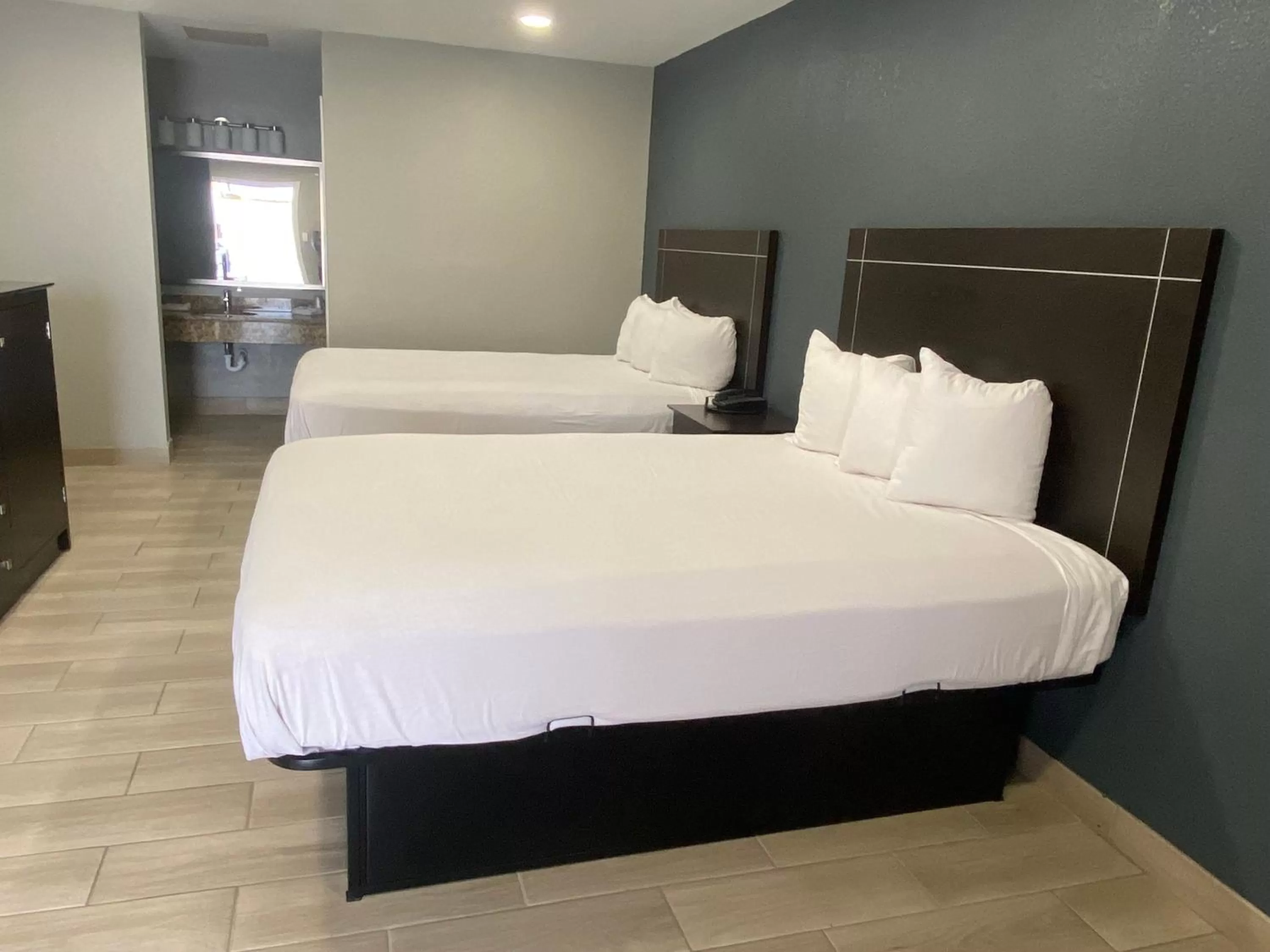 Bed in Falcon Executive Inn