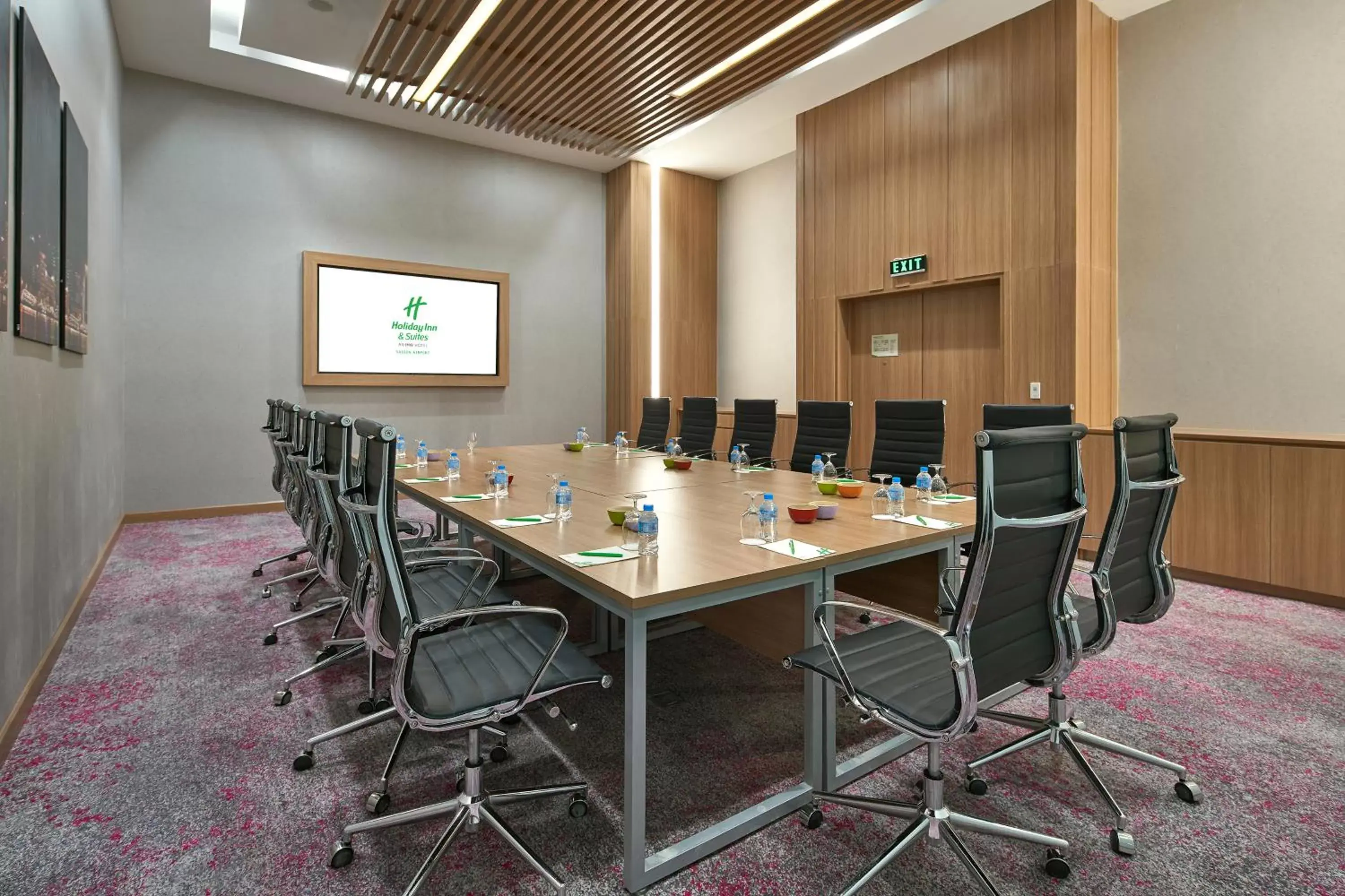 Business facilities in Holiday Inn & Suites Saigon Airport, an IHG Hotel