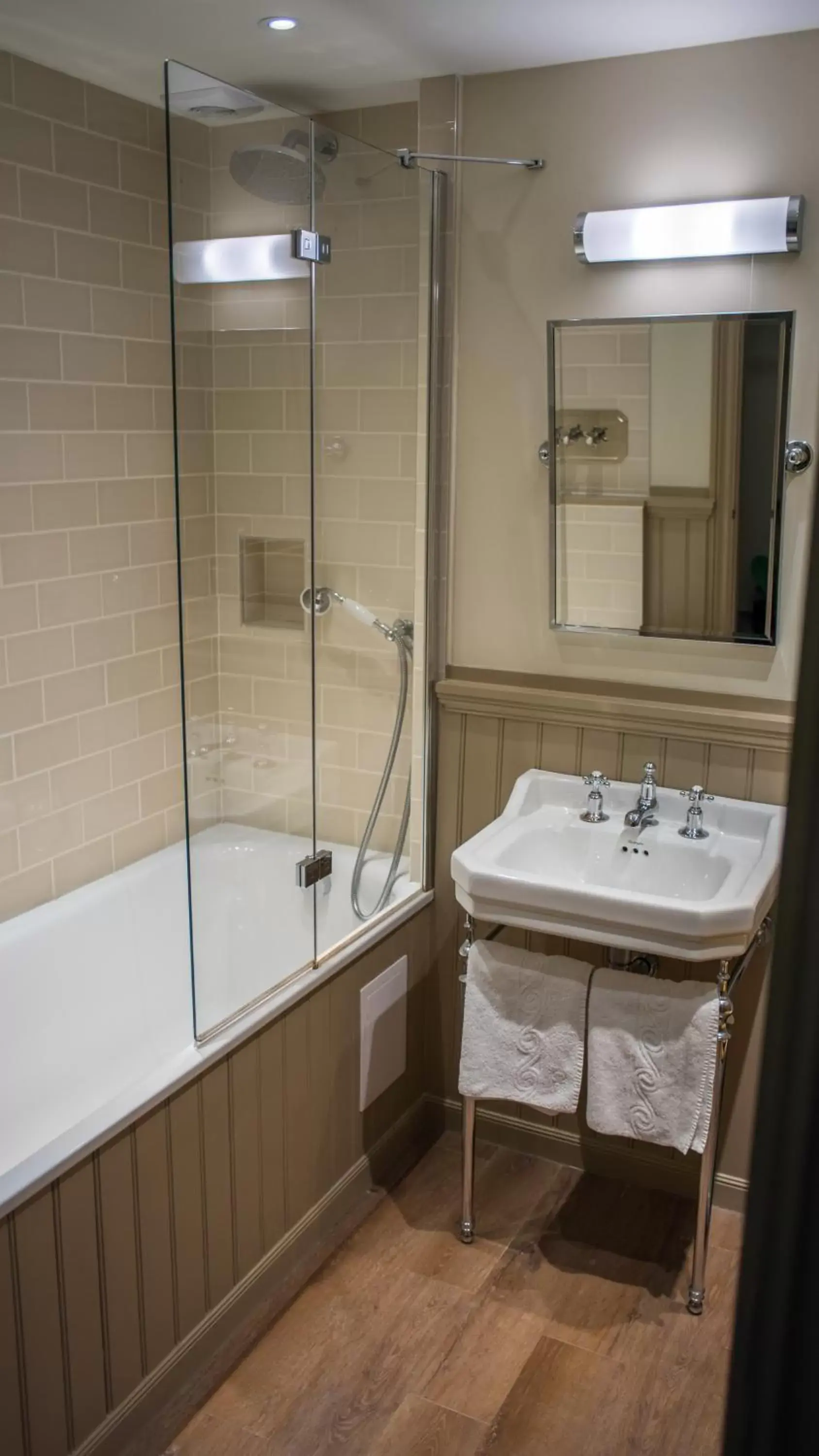 Shower, Bathroom in Penventon Park Hotel