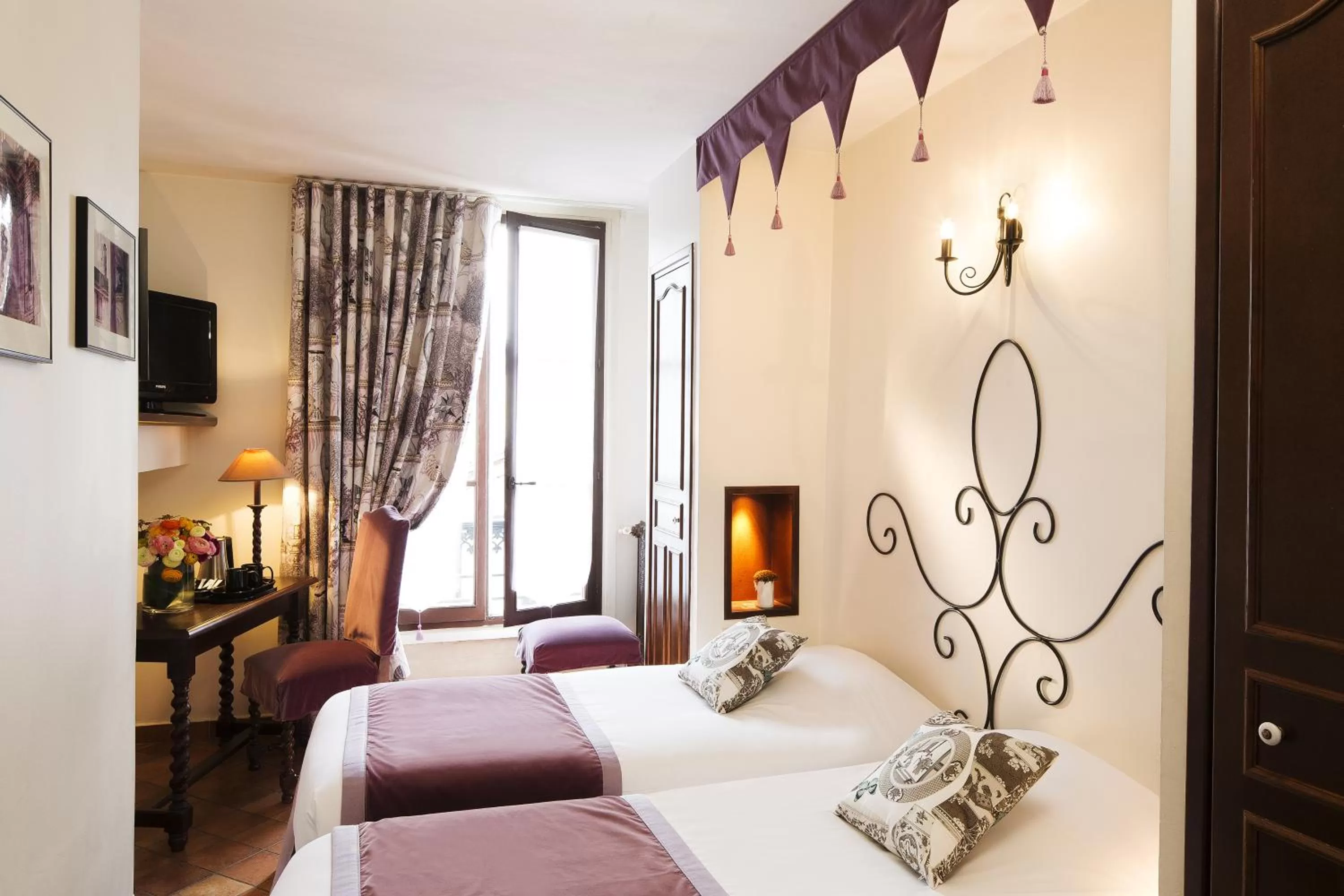 Bedroom, Bed in Castex Hotel