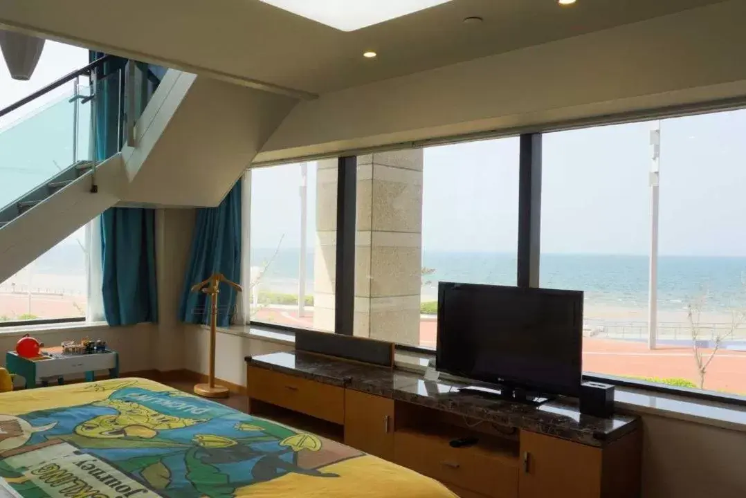 TV and multimedia, TV/Entertainment Center in Sheraton Yantai Golden Beach Resort