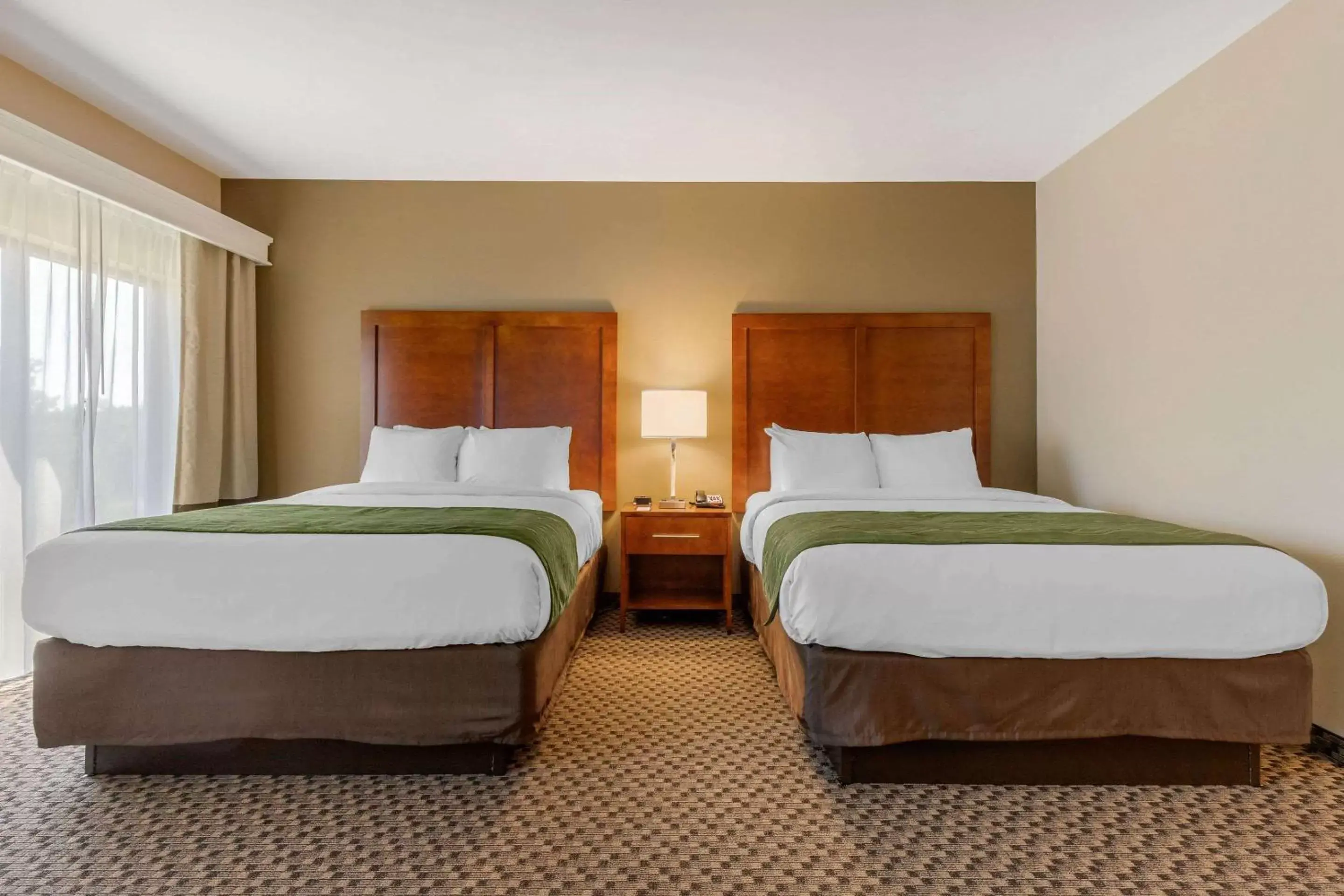 Photo of the whole room, Bed in Comfort Inn & Suites