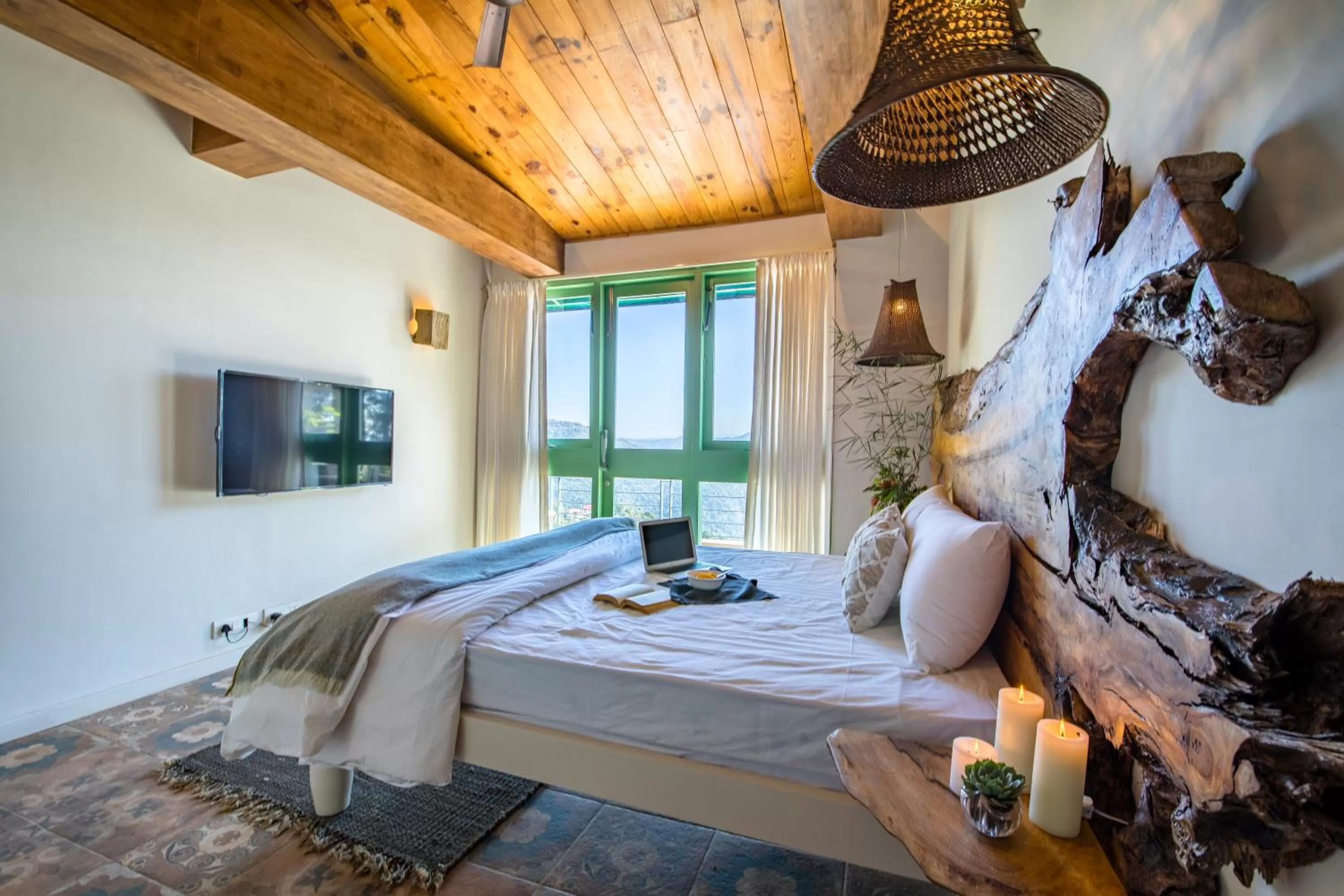 Bed in Seclude Kasauli, Himachal Pradesh