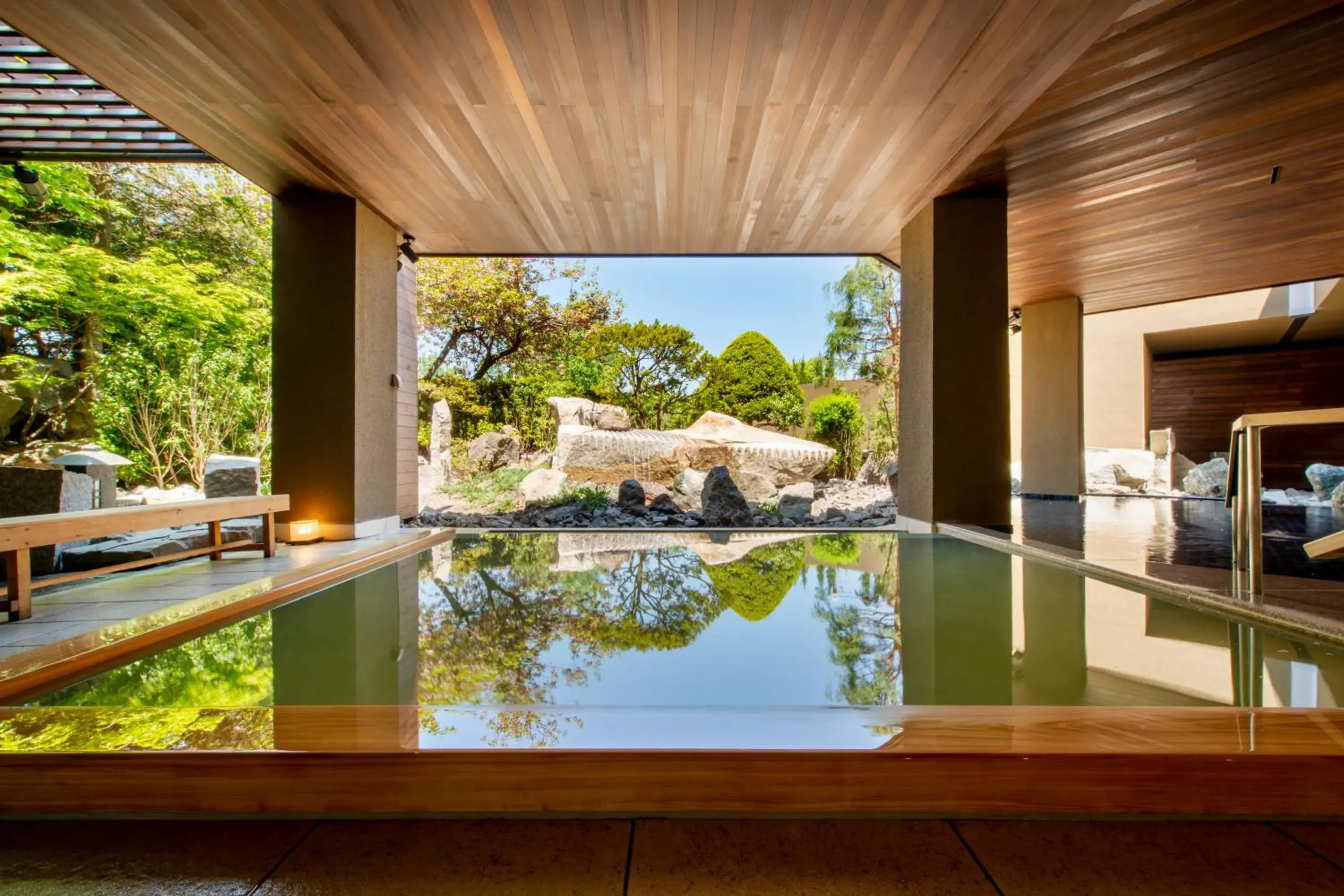 Hot Spring Bath, Swimming Pool in Toyako Manseikaku Hotel Lakeside Terrace