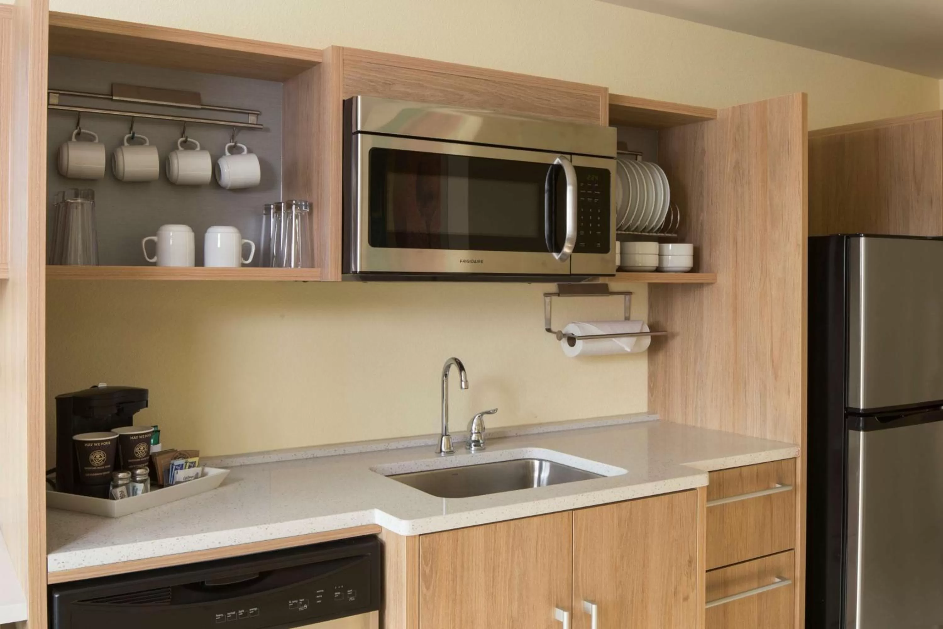 Kitchen or kitchenette in Home2 Suites By Hilton Mishawaka South Bend