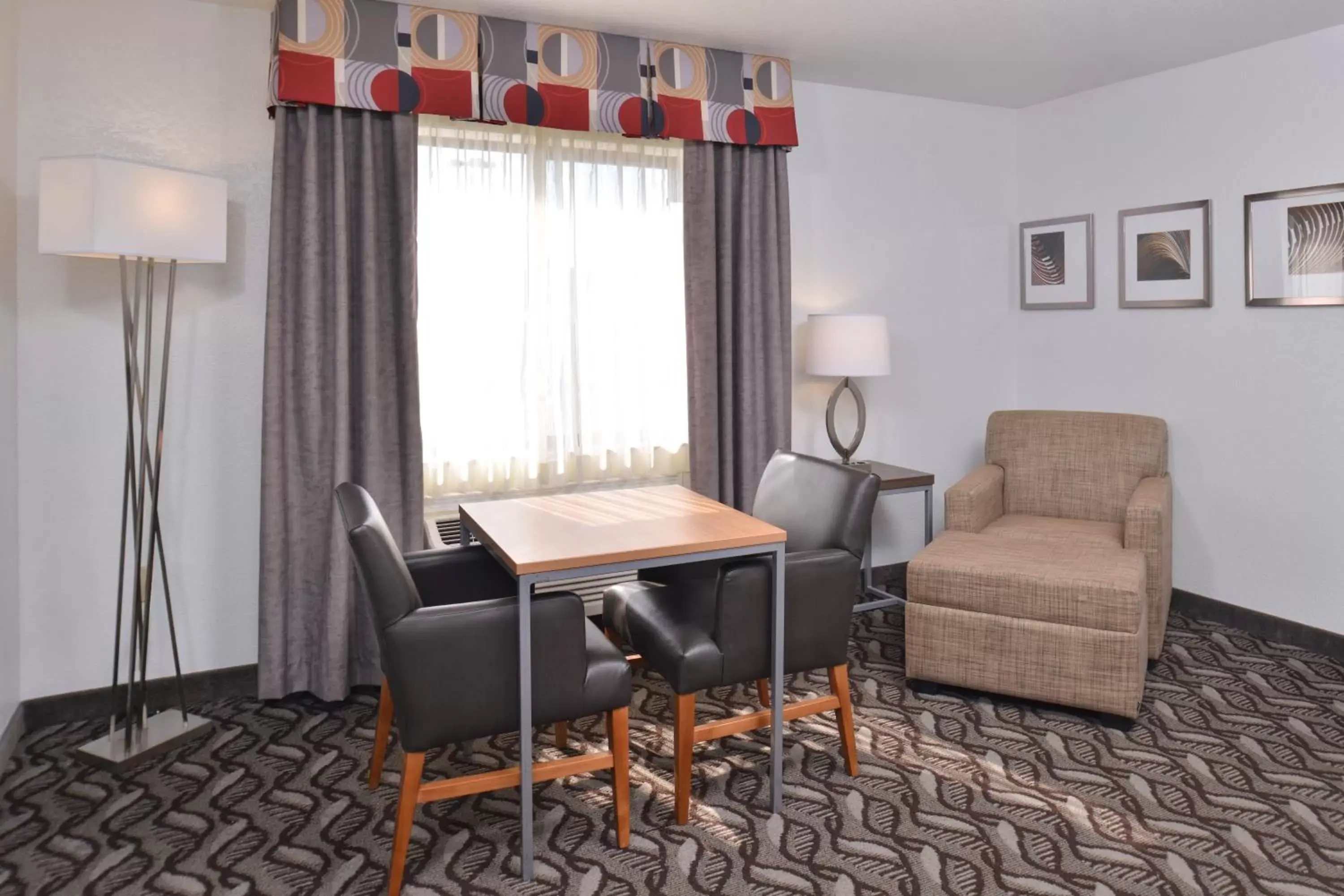 Photo of the whole room, Seating Area in Holiday Inn Express Hotel & Suites Lonoke I-40, an IHG Hotel