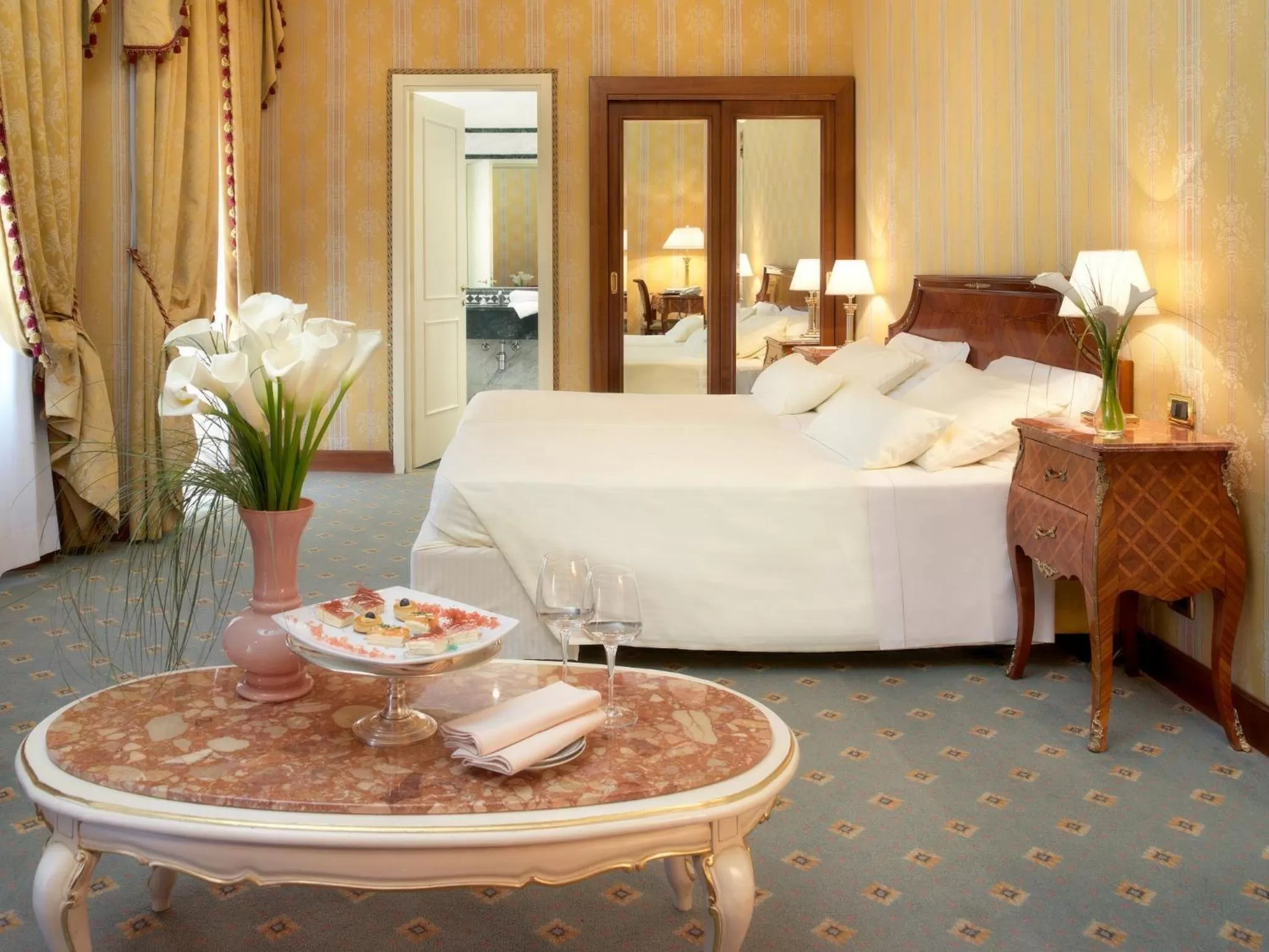 Photo of the whole room in Brufani Palace Hotel - Small Luxury Hotels of the World