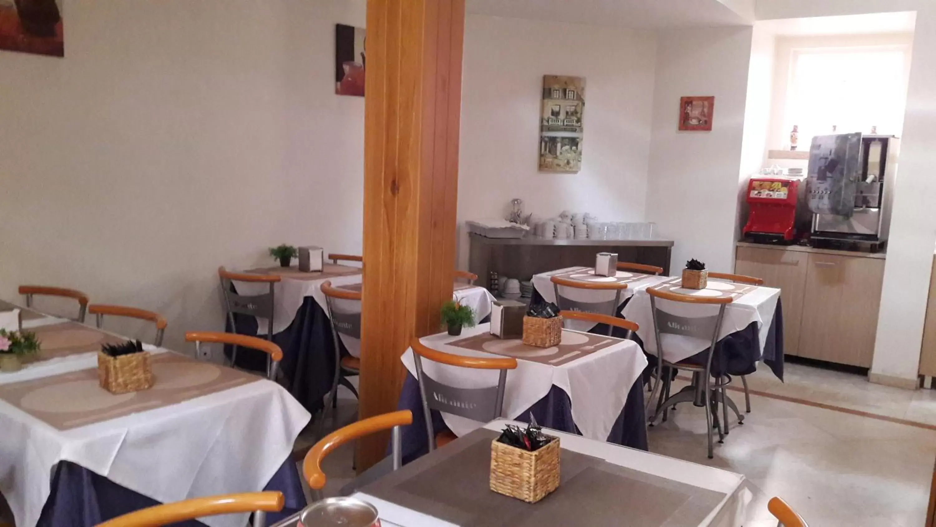 Restaurant/Places to Eat in Hotel Alicante