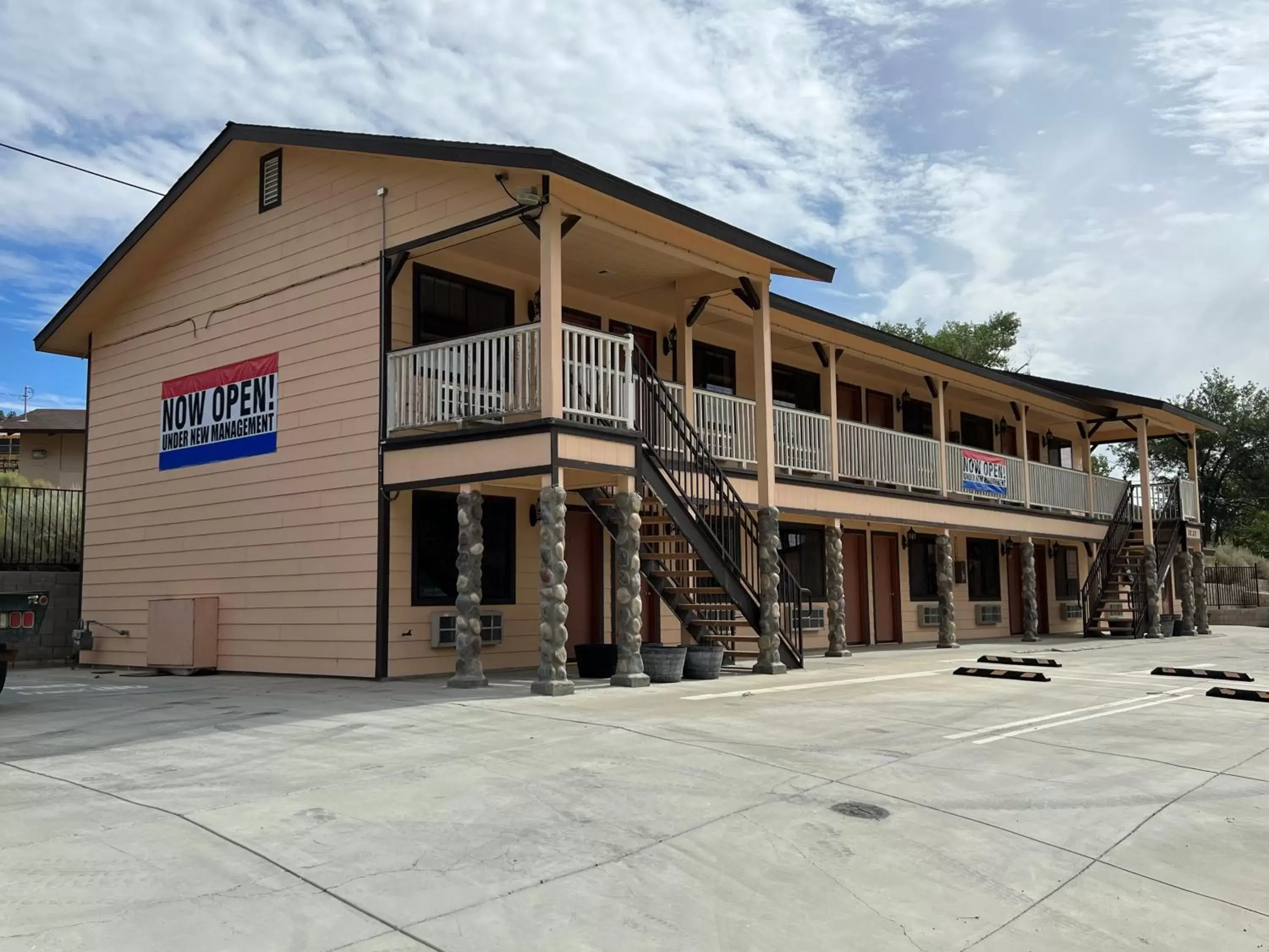 Property Building in Frazier View Motel