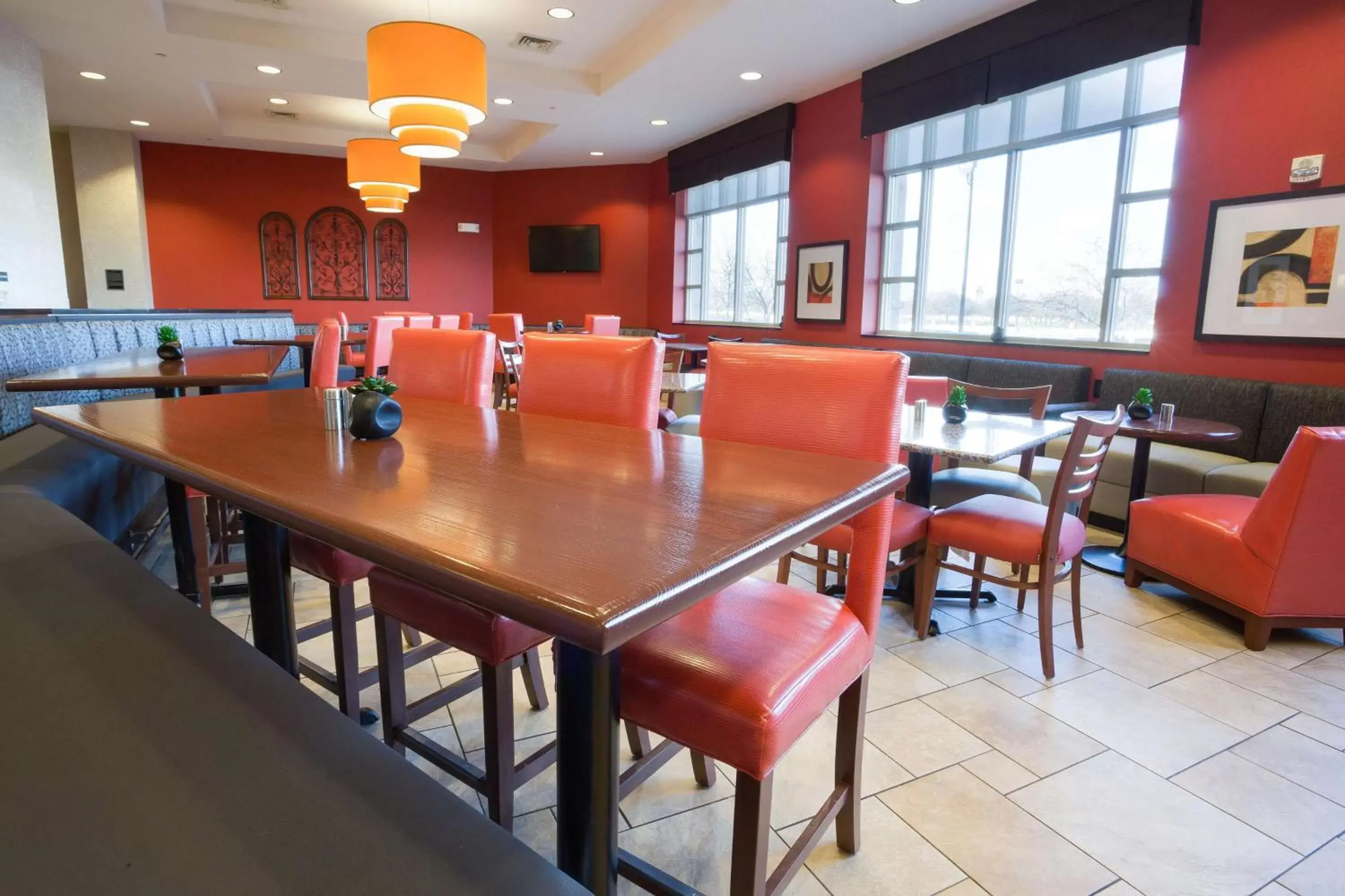 Restaurant/places to eat in Drury Inn & Suites Columbus Grove City