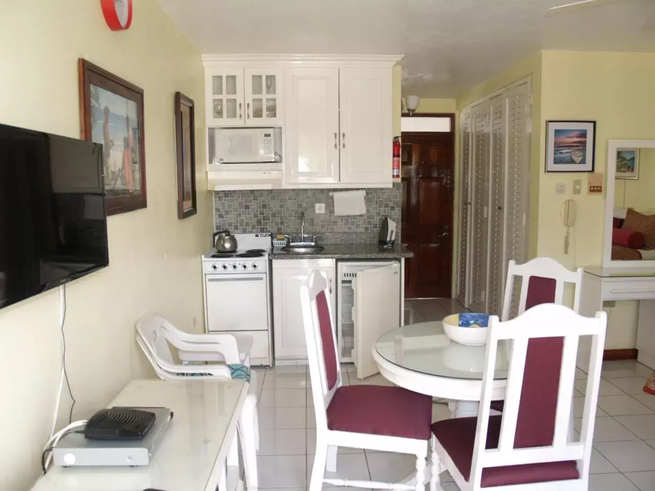 Dining area, Kitchen/Kitchenette in Sandcastles Resort, Ocho Rios
