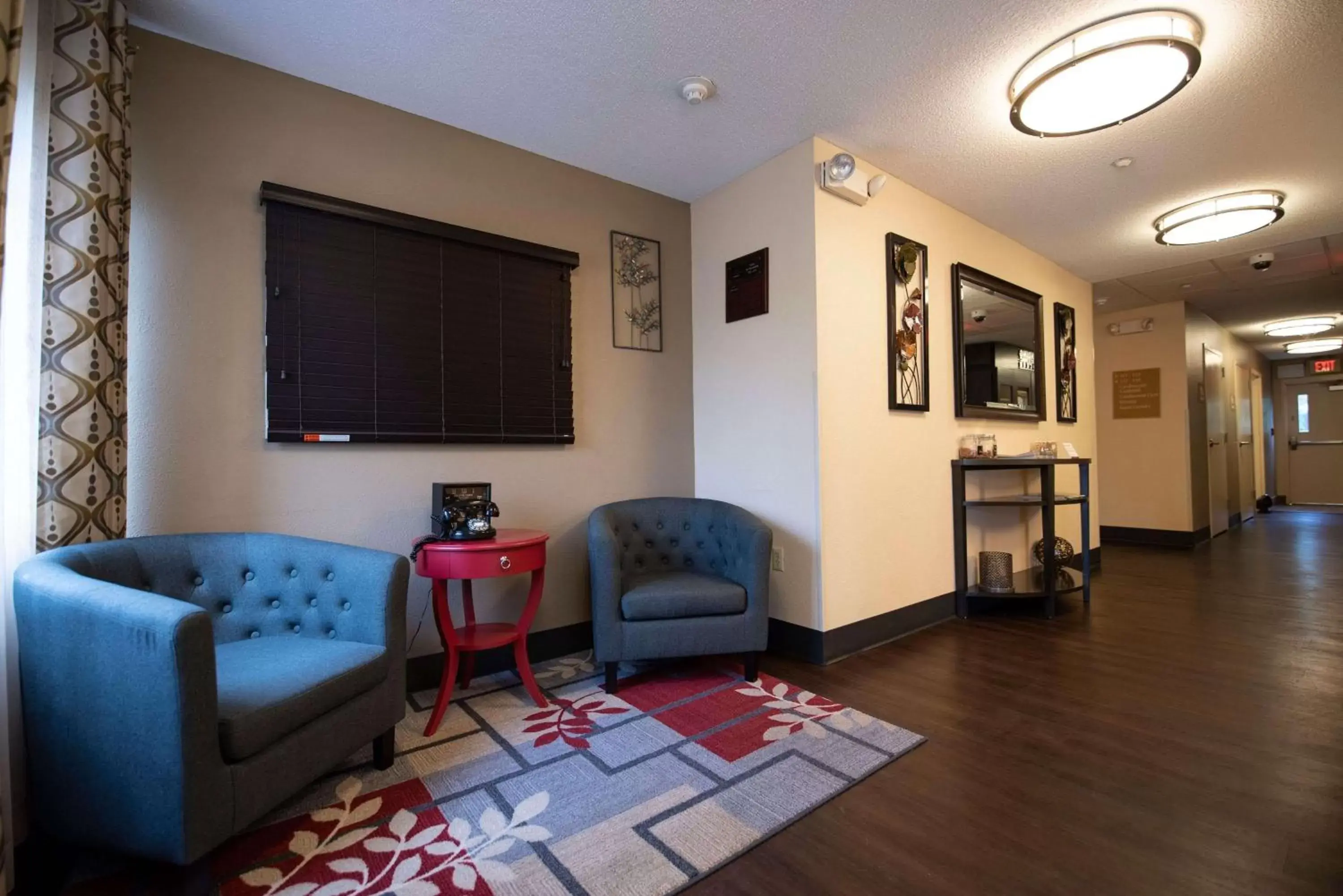 Lobby or reception, Seating Area in Sonesta Simply Suites Chicago Naperville