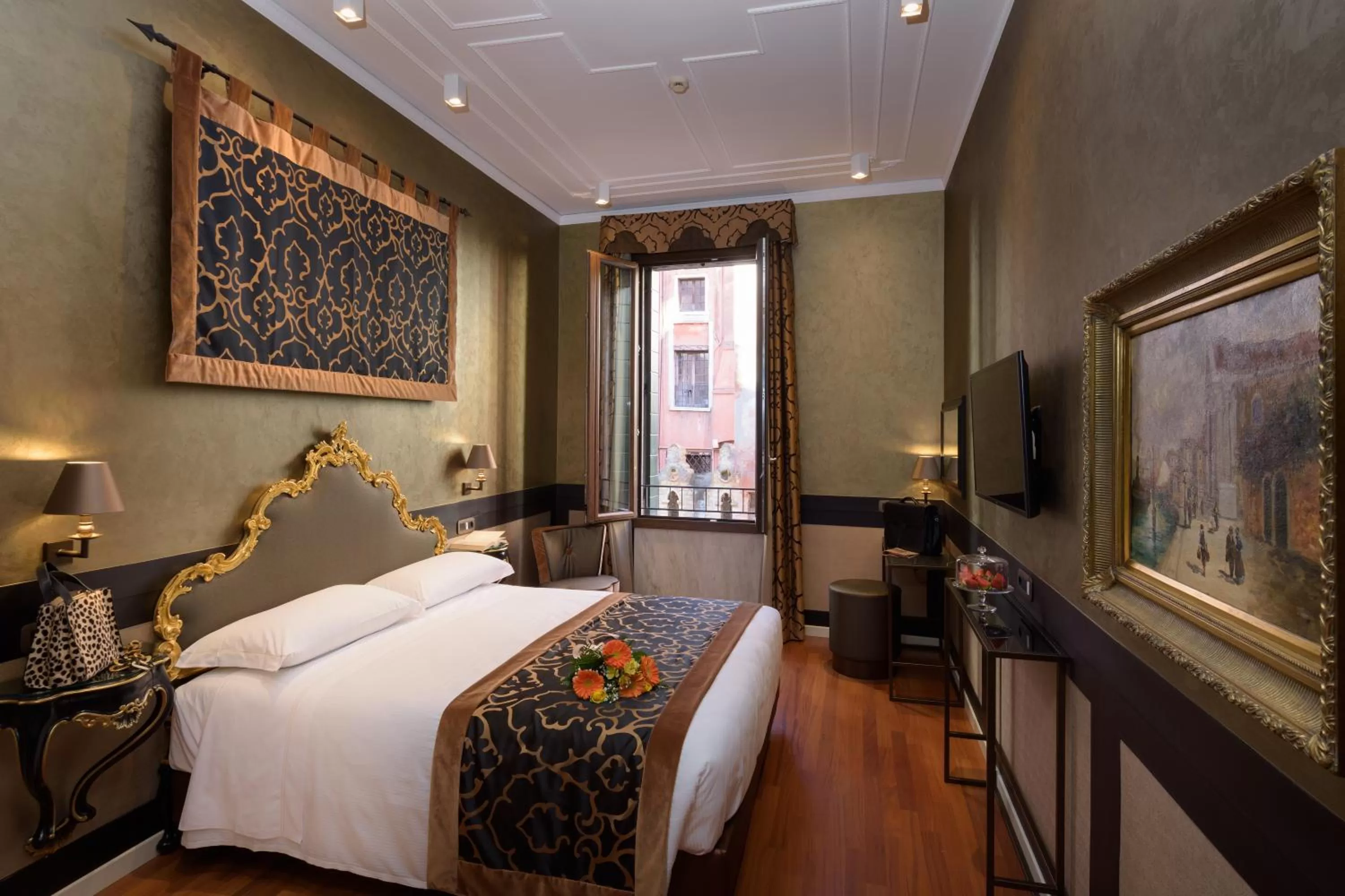 Photo of the whole room, Bed in UNAHOTELS Ala Venezia-Adults 16