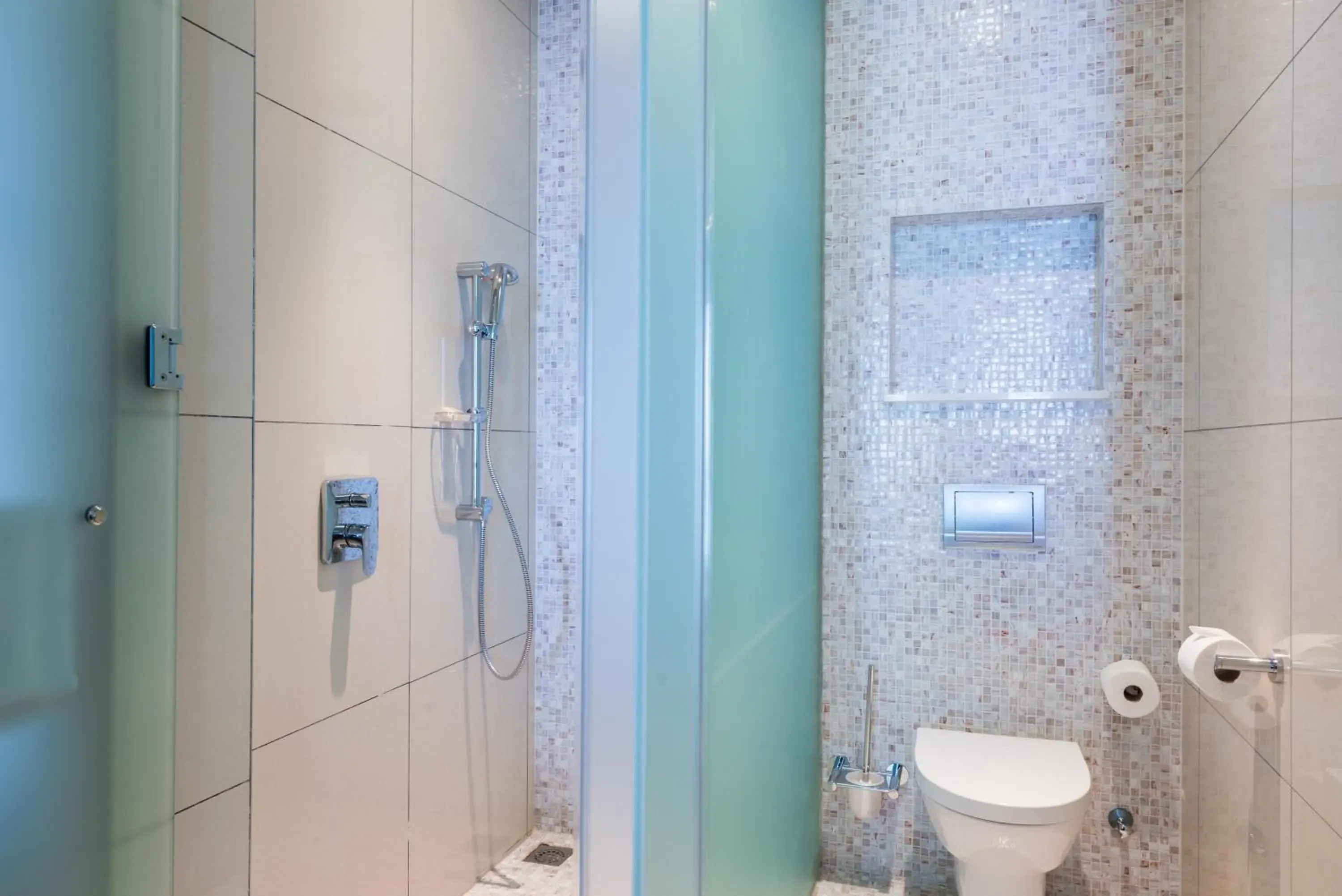 Shower, Bathroom in Radisson Blu Hotel & Residence Maputo