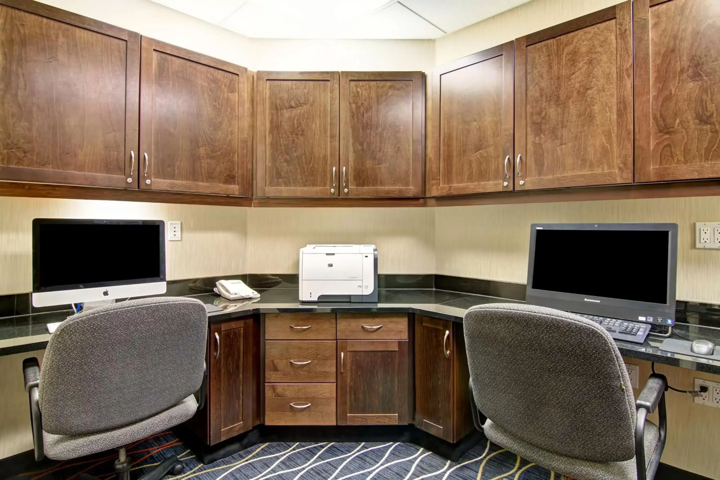 Business facilities, Business Area/Conference Room in Hampton Inn & Suites Red Deer