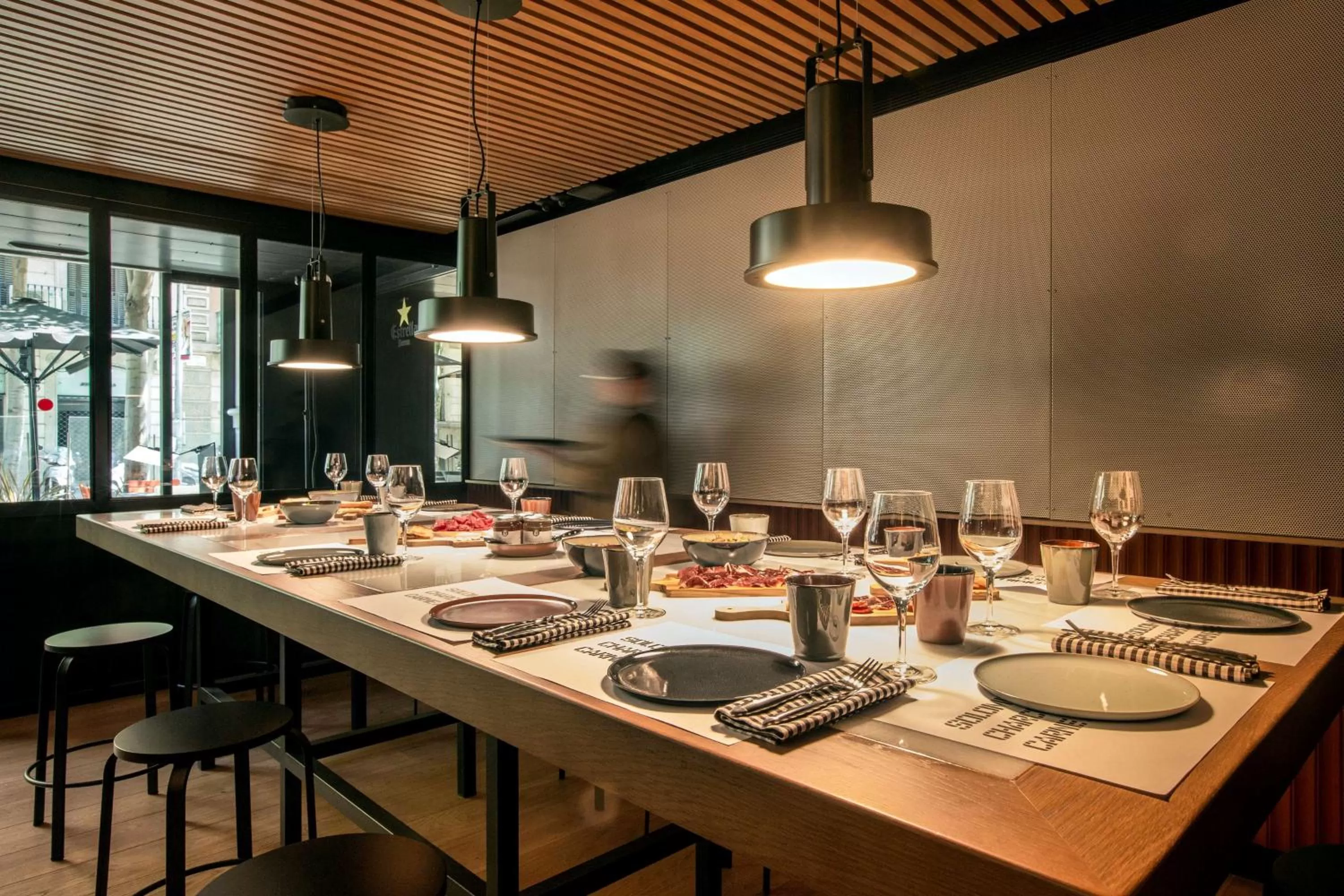 Restaurant/places to eat in Alexandra Barcelona Hotel, Curio Collection by Hilton