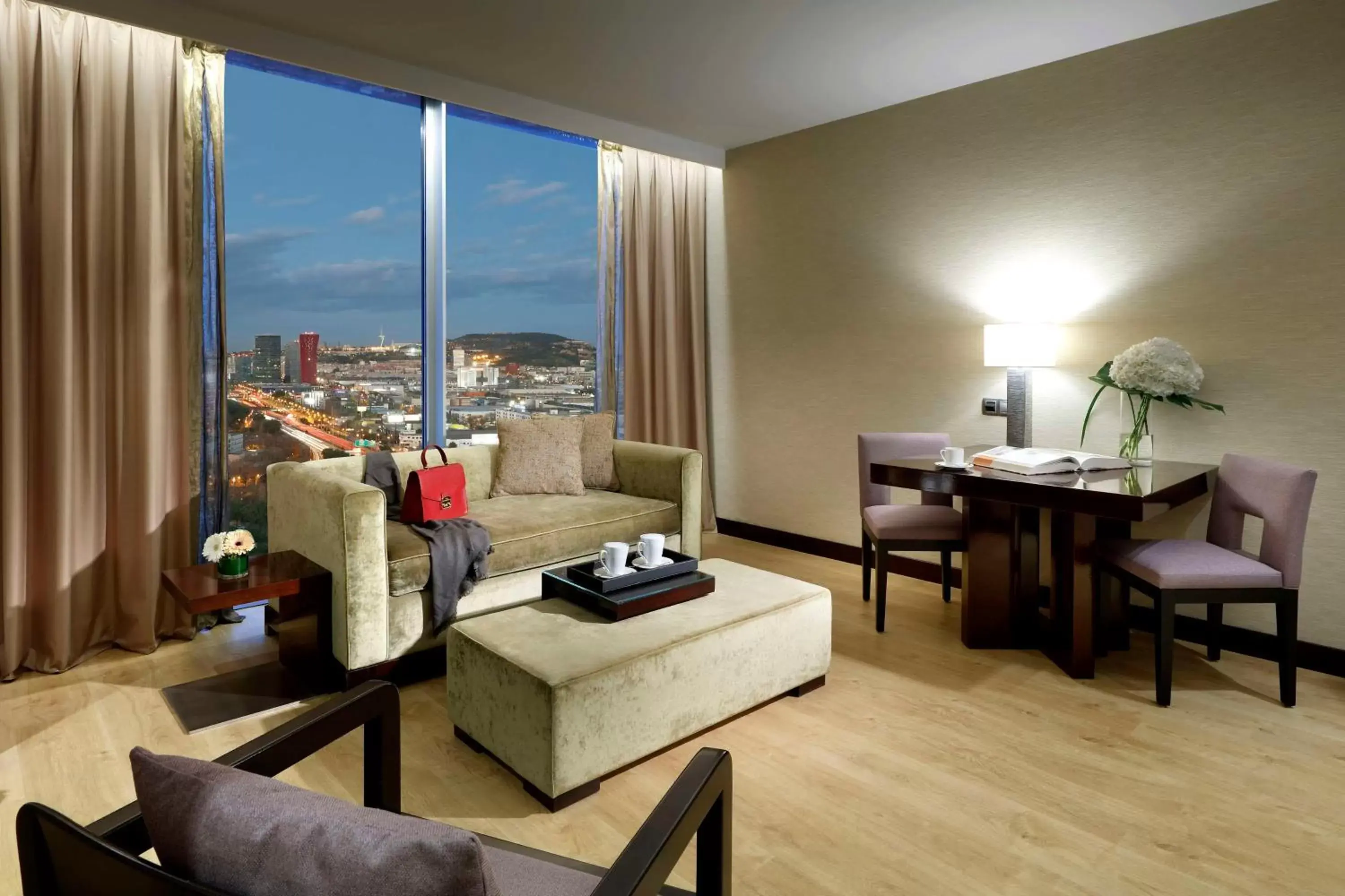 Photo of the whole room, Seating Area in Hyatt Regency Barcelona Tower